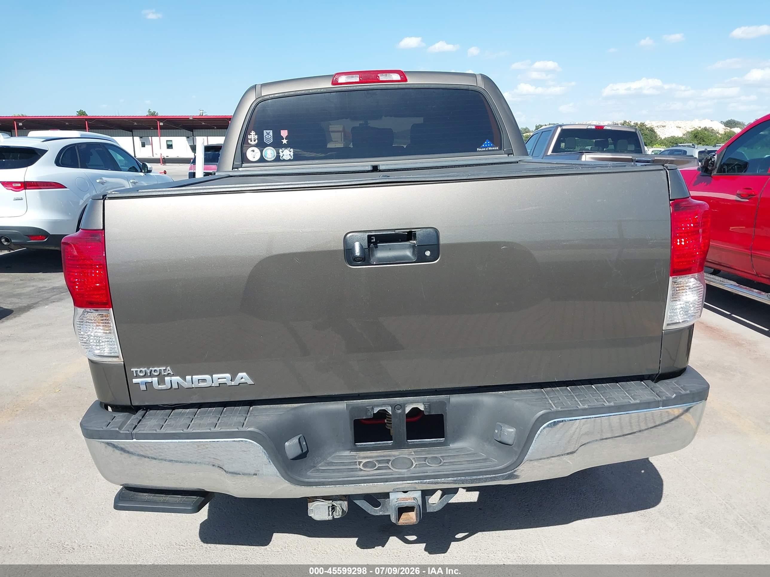 2011 Toyota Tundra Grade 5.7l V8 Beige vin: 5TFEY5F1XBX106865