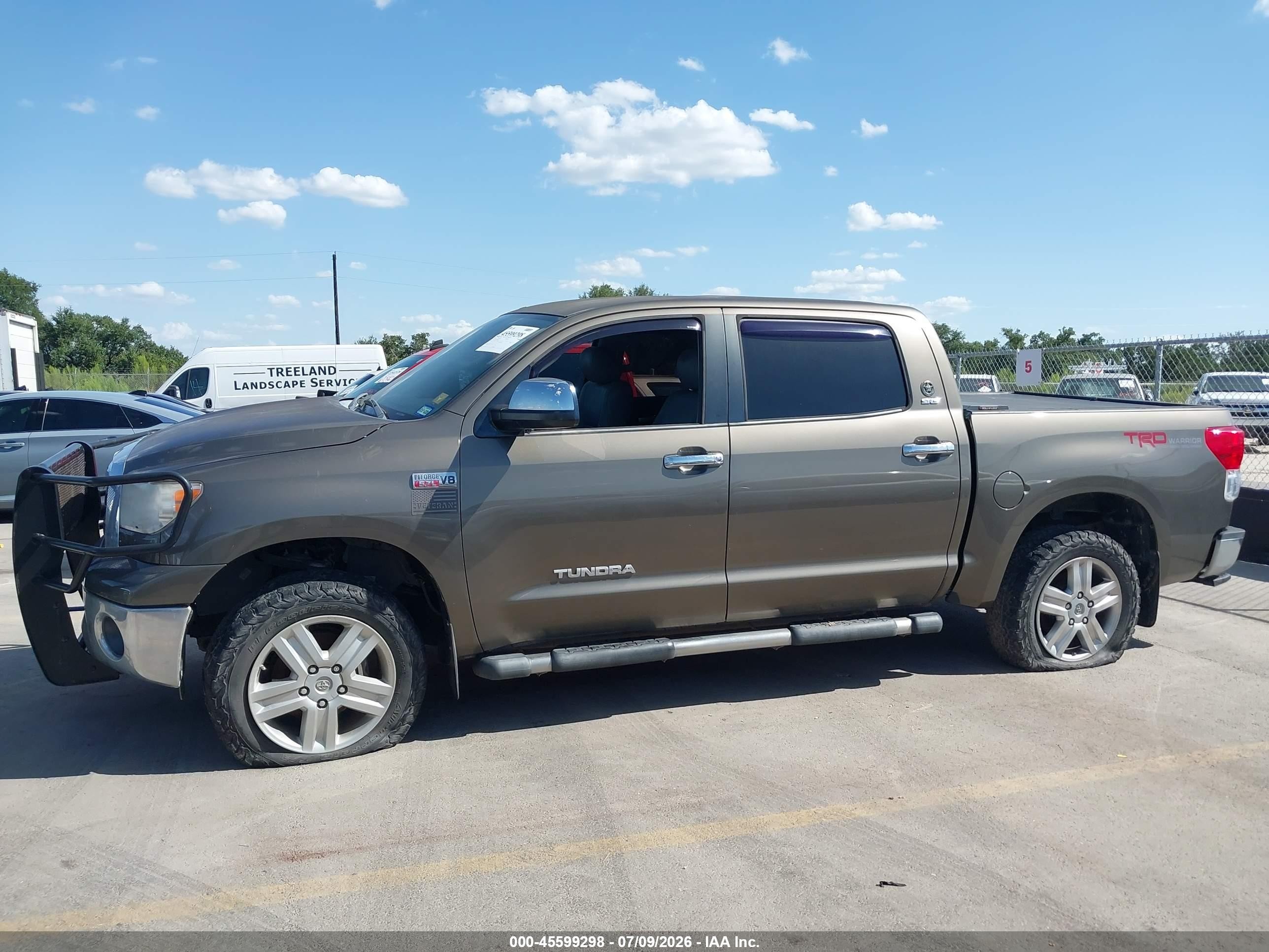 2011 Toyota Tundra Grade 5.7l V8 Beige vin: 5TFEY5F1XBX106865