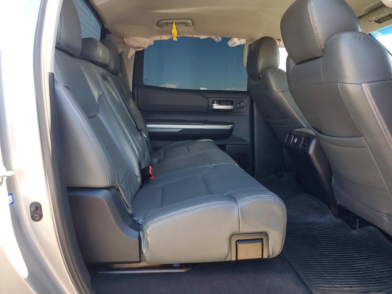 2015 Toyota Tundra Sr5 Серебряный vin: 5TFEY5F1XFX174833