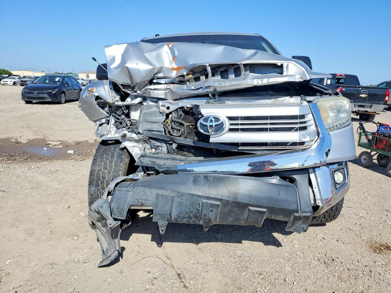 2015 Toyota Tundra Sr5 Серебряный vin: 5TFEY5F1XFX174833