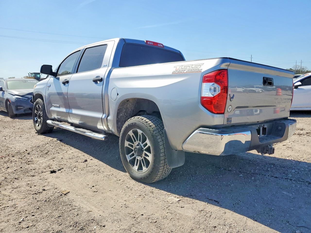 2015 Toyota Tundra Sr5 Серебряный vin: 5TFEY5F1XFX174833
