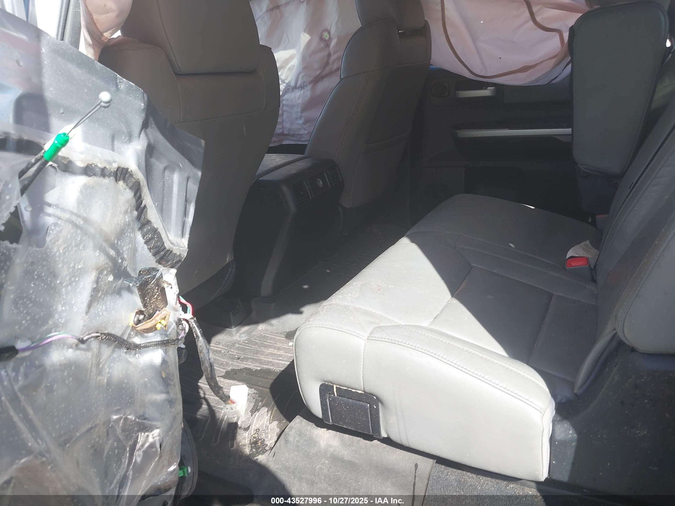 2016 Toyota Tundra Limited 5.7l V8 Серебряный vin: 5TFFW5F15GX193835