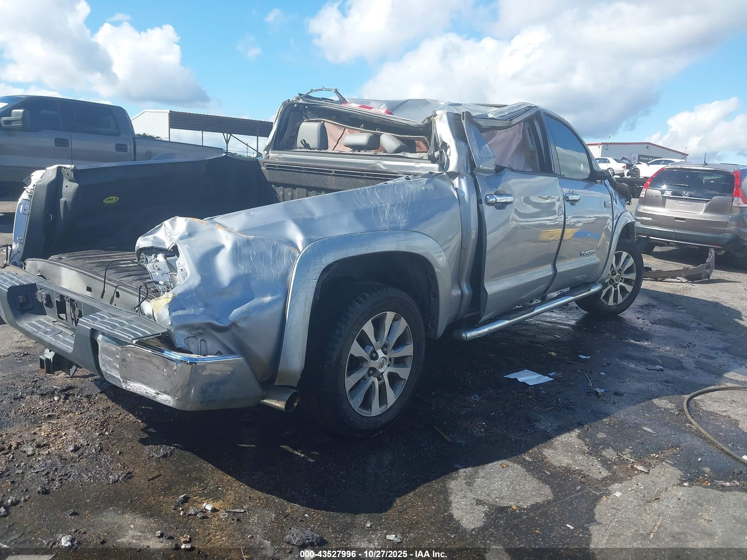 2016 Toyota Tundra Limited 5.7l V8 Серебряный vin: 5TFFW5F15GX193835