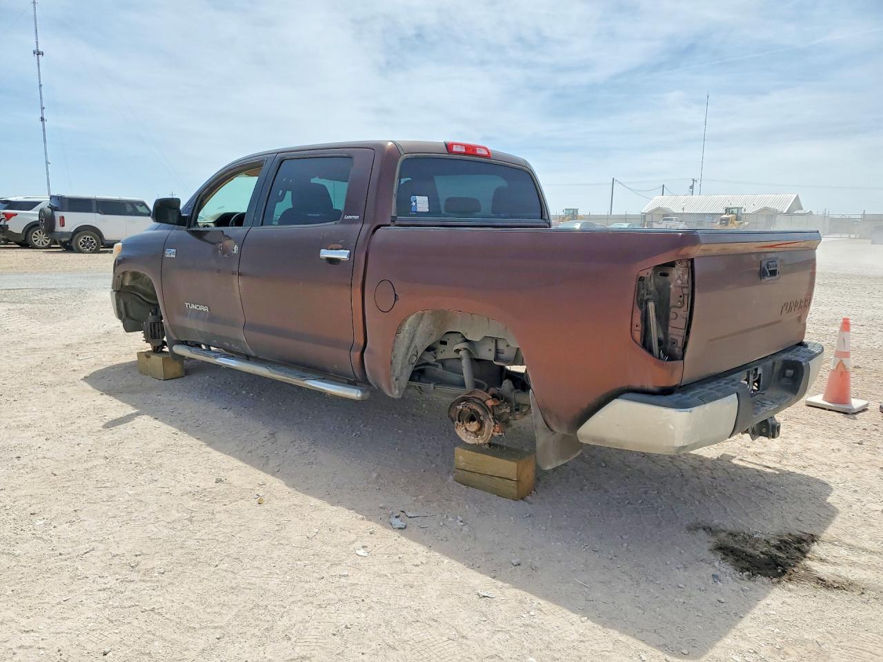 2016 Toyota Tundra Crewmax Limited Коричневый vin: 5TFFW5F19GX206280
