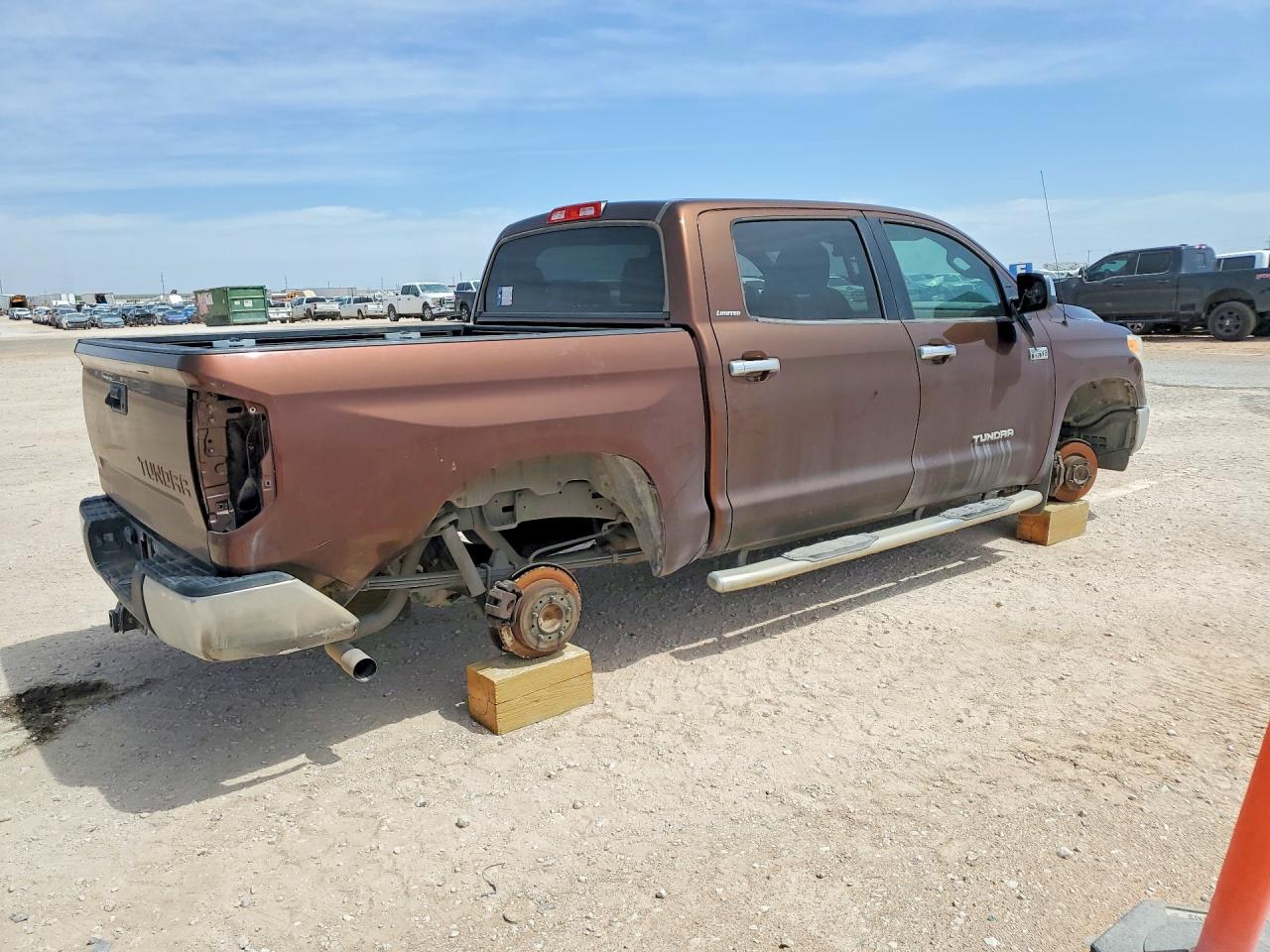 2016 Toyota Tundra Crewmax Limited Коричневый vin: 5TFFW5F19GX206280