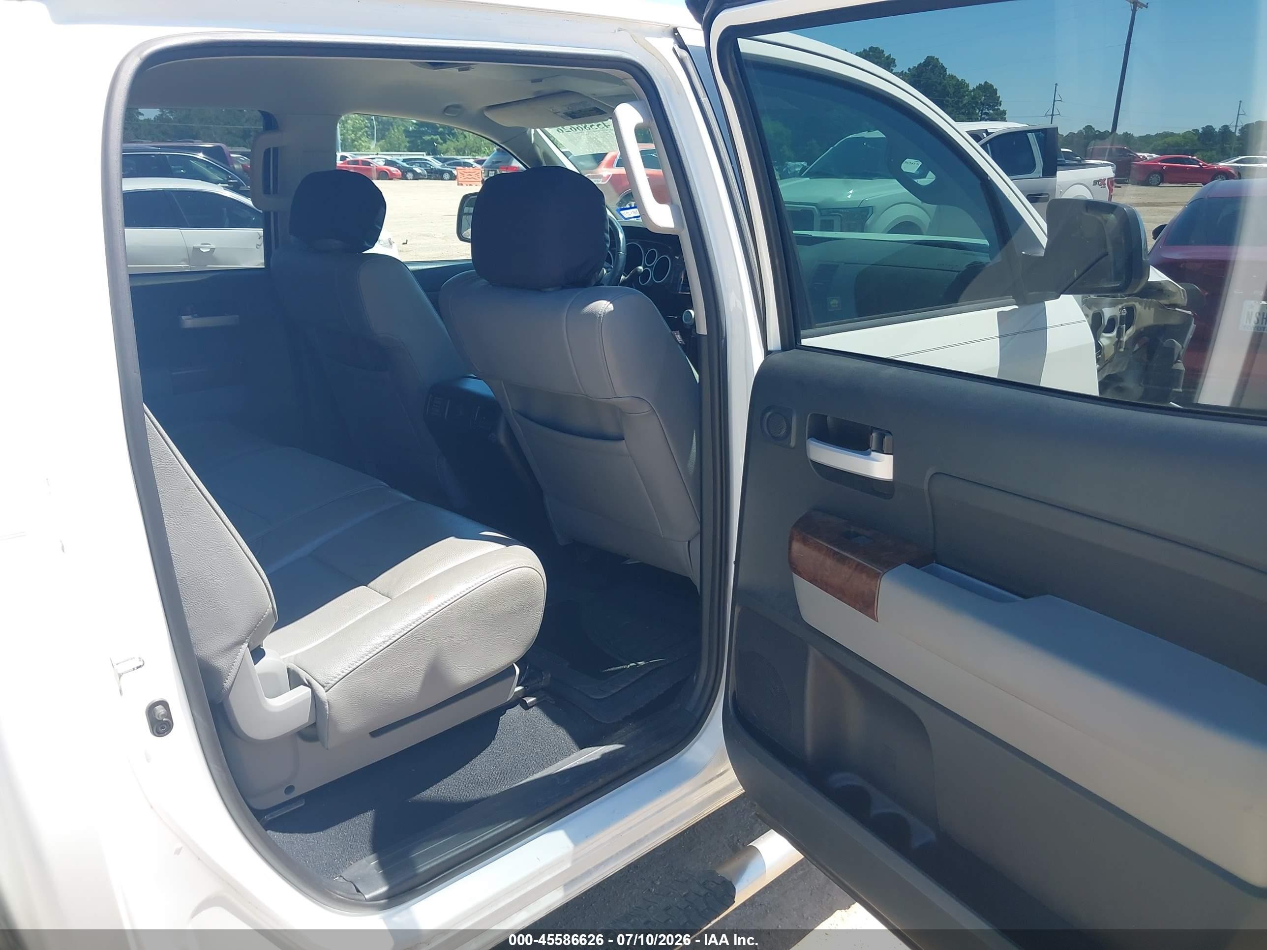 2012 Toyota Tundra Limited 5.7l V8 White vin: 5TFFY5F12CX125724