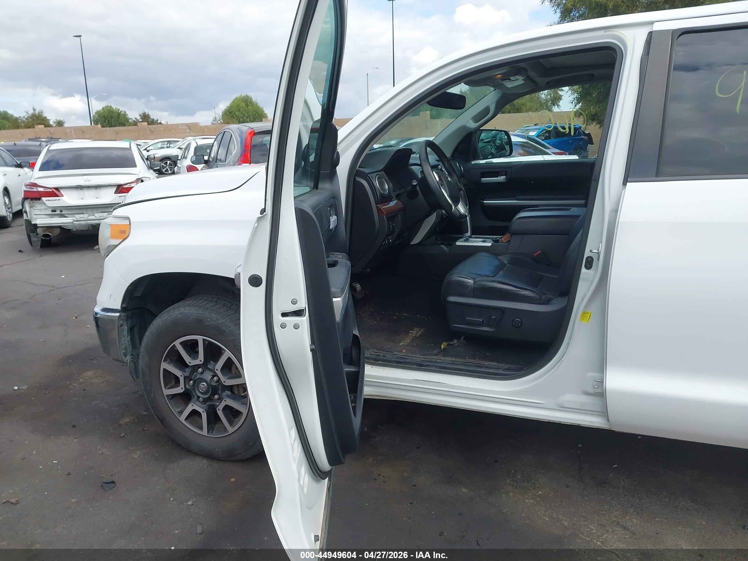 2015 Toyota Tundra Limited 5.7l V8 White vin: 5TFFY5F13FX189534