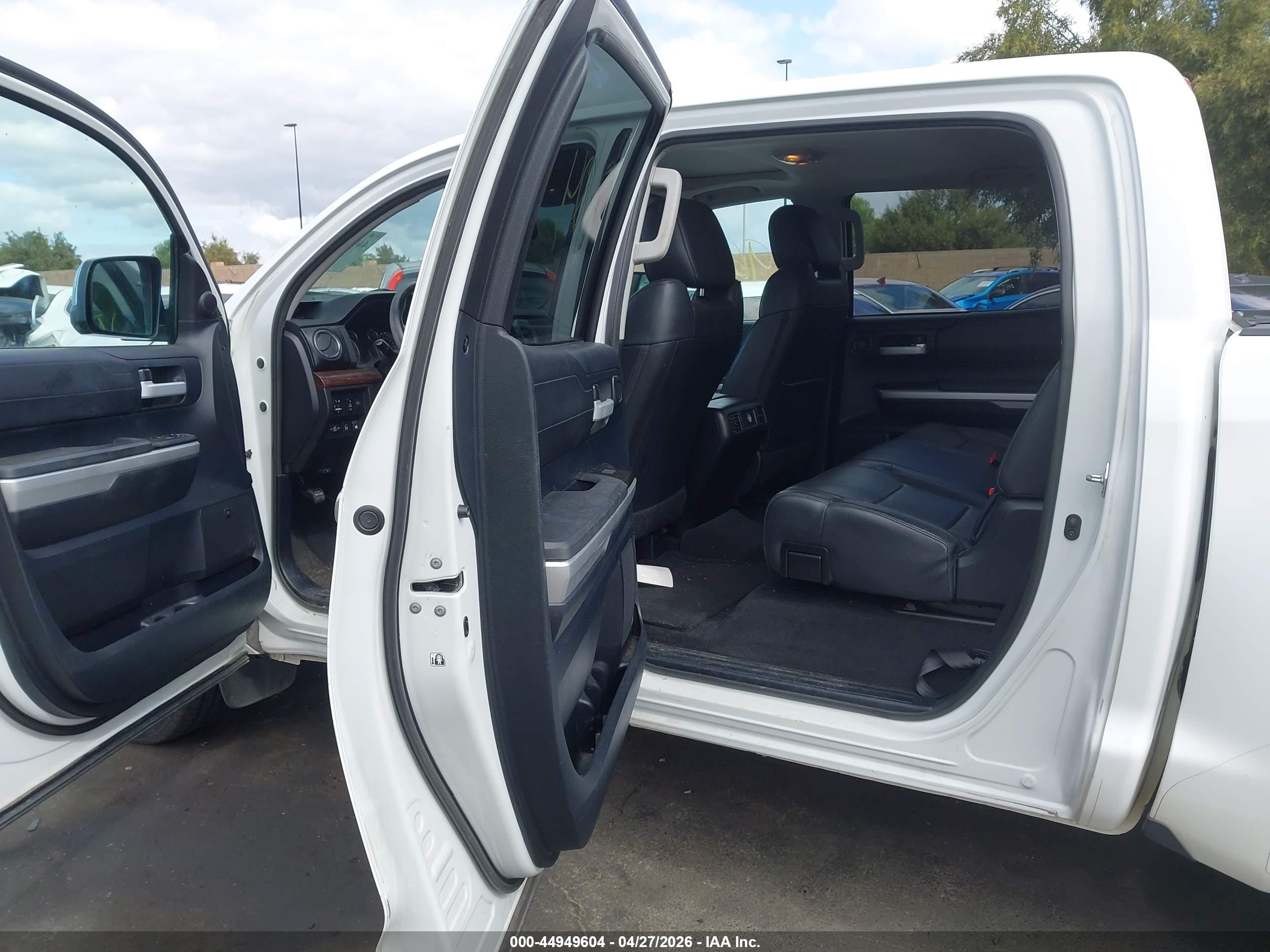 2015 Toyota Tundra Limited 5.7l V8 White vin: 5TFFY5F13FX189534