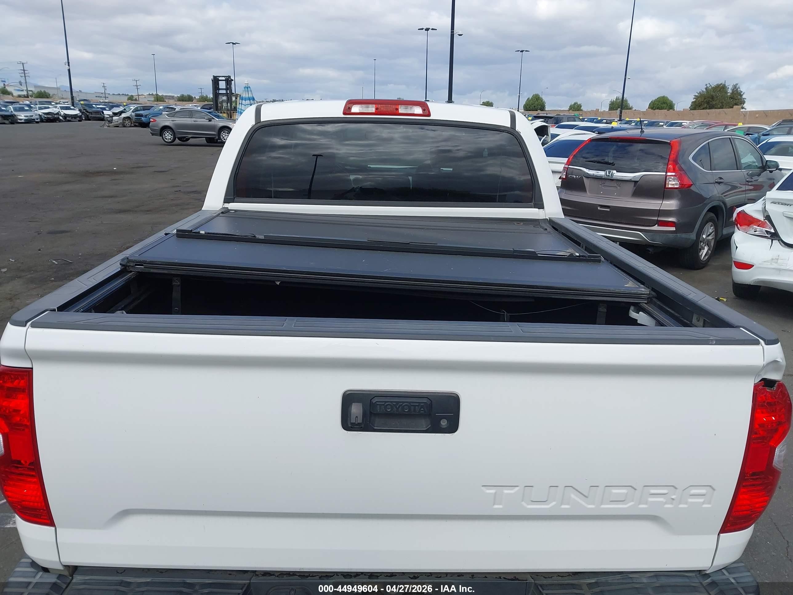 2015 Toyota Tundra Limited 5.7l V8 White vin: 5TFFY5F13FX189534