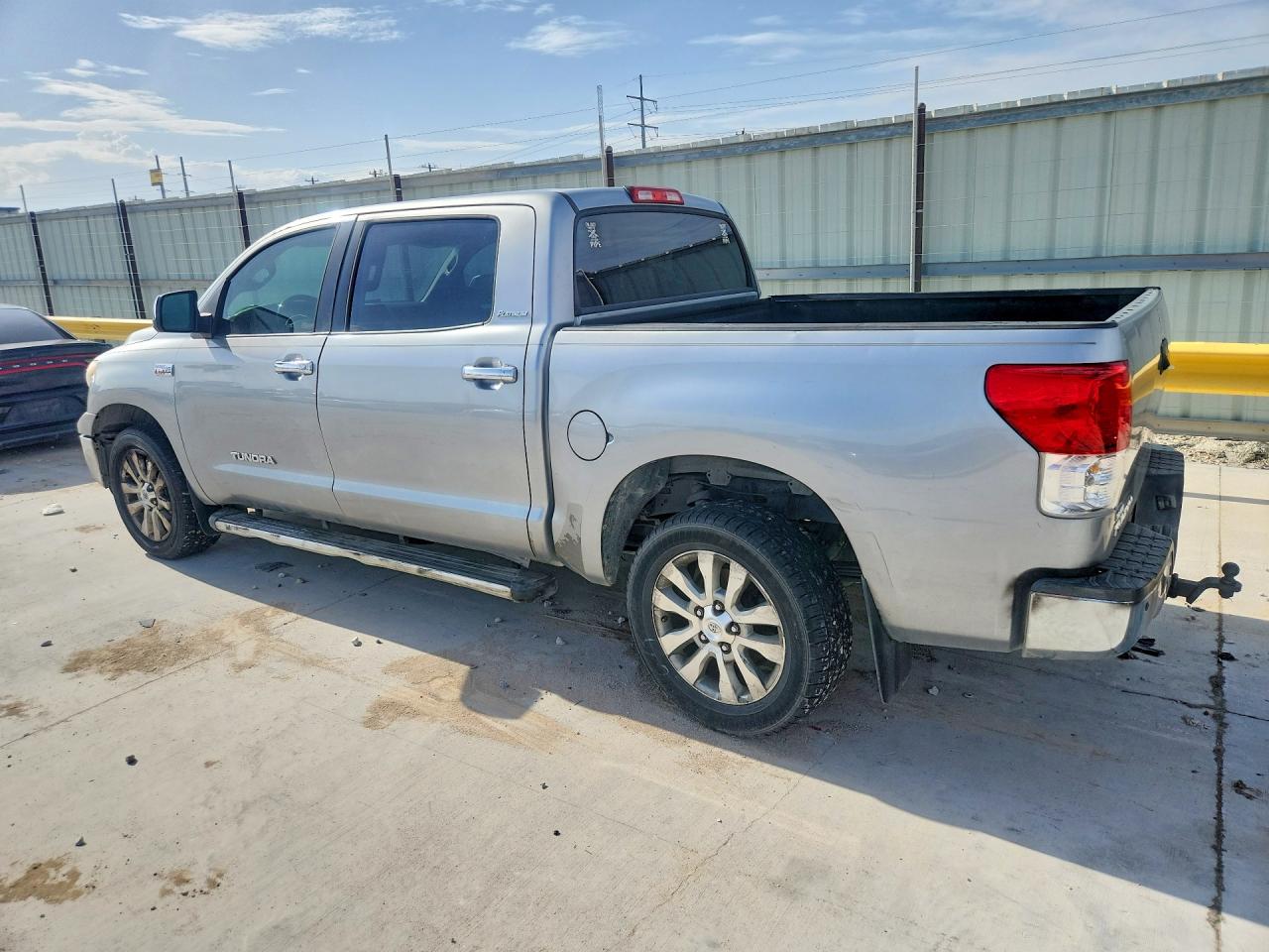 2011 Toyota Tundra Crewmax Limited Silver vin: 5TFFY5F16BX098834