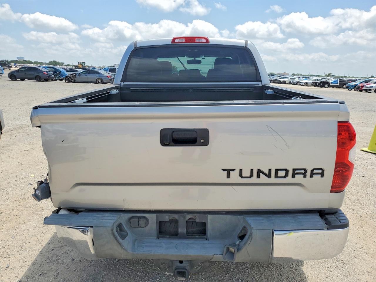 2014 Toyota Tundra Crewmax Limited Silver vin: 5TFFY5F16EX164500