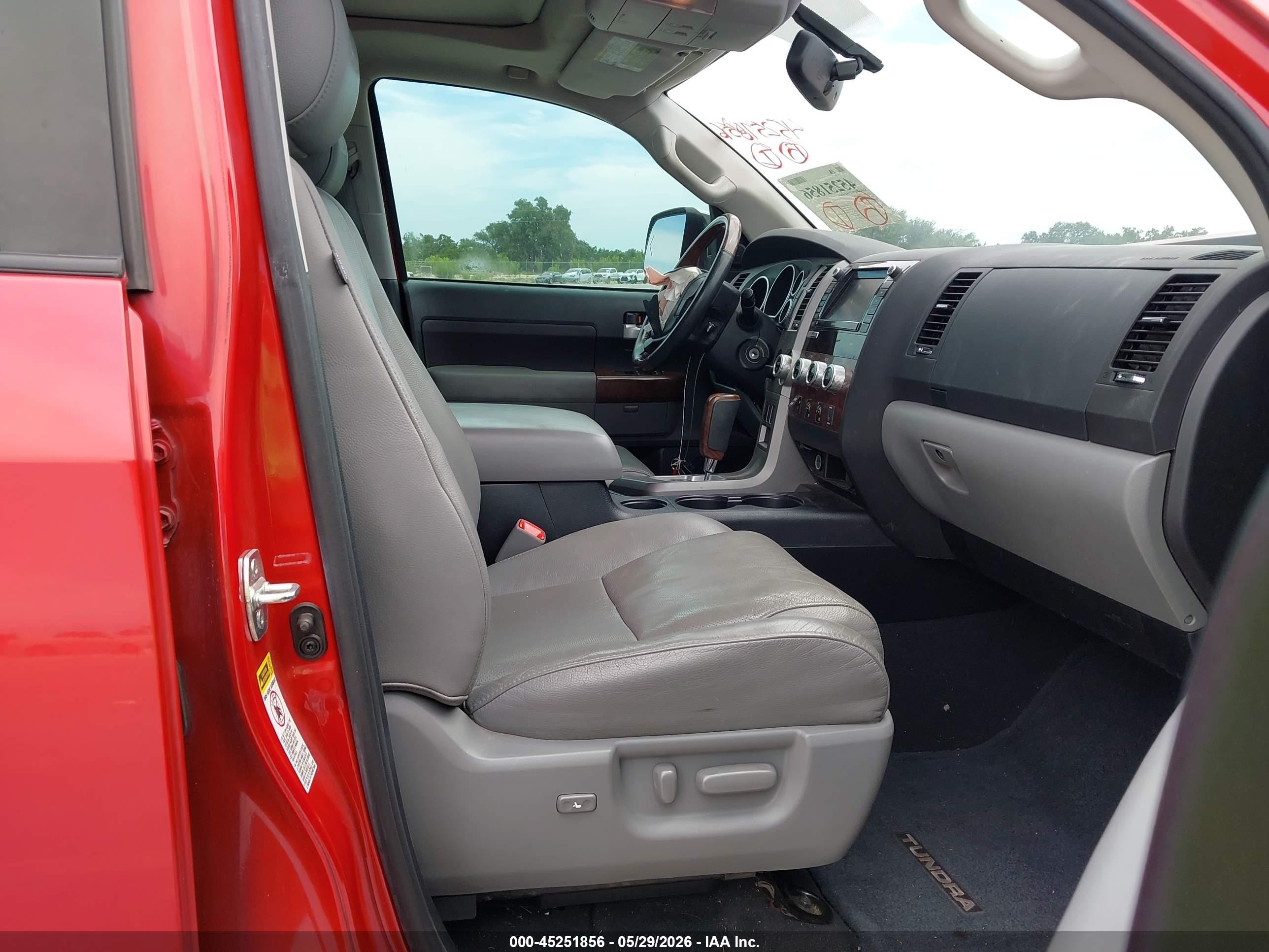 2012 Toyota Tundra Limited 5.7l V8 Красный vin: 5TFFY5F17CX121314