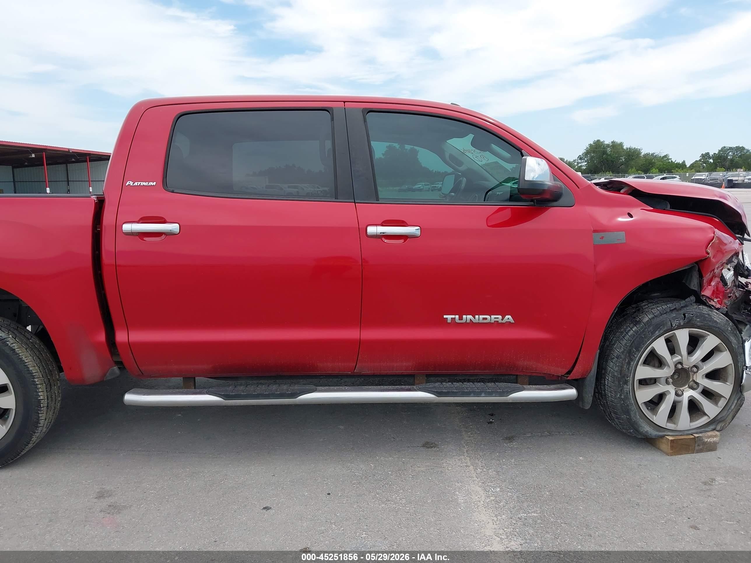 2012 Toyota Tundra Limited 5.7l V8 Красный vin: 5TFFY5F17CX121314