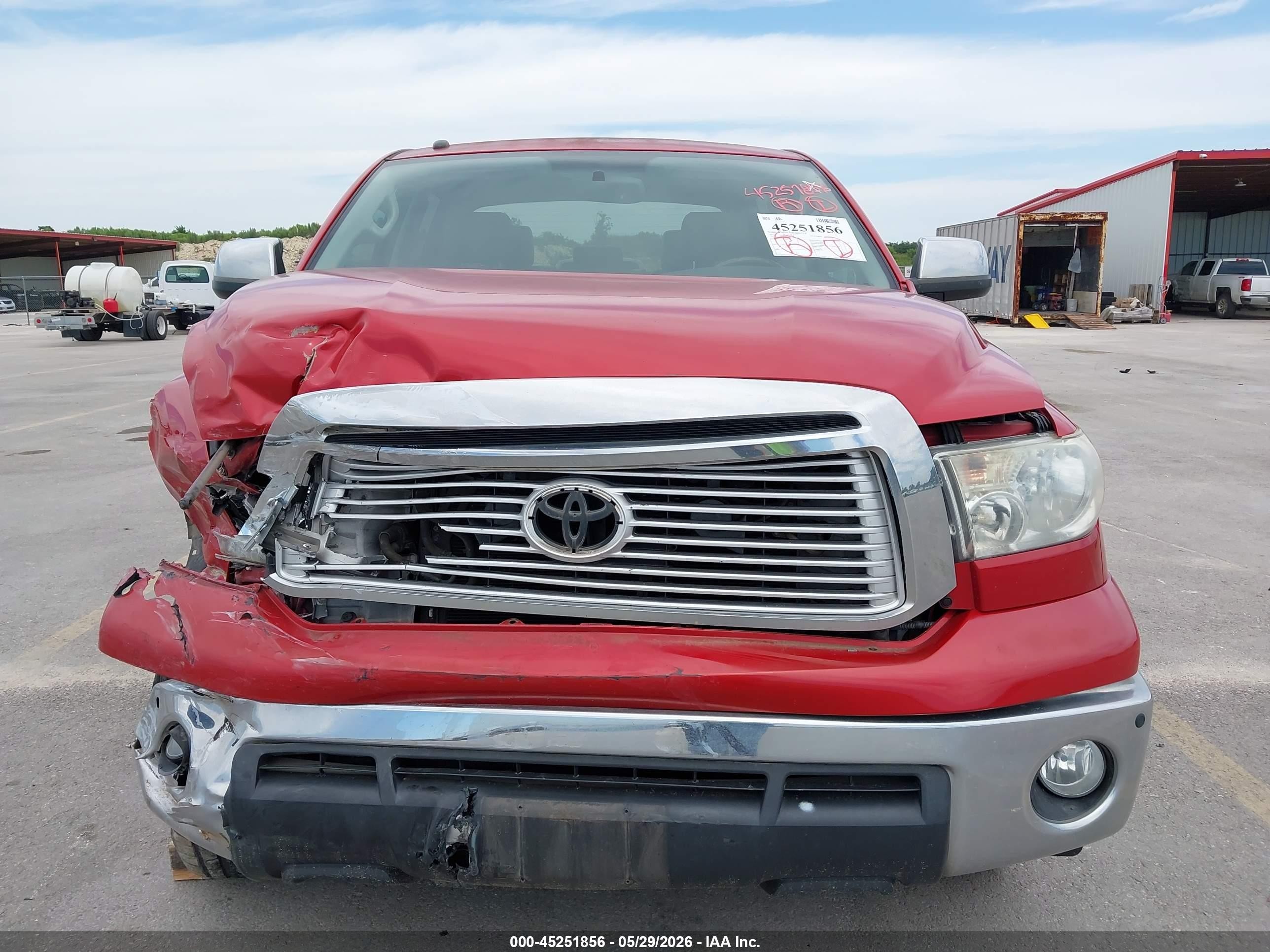 2012 Toyota Tundra Limited 5.7l V8 Красный vin: 5TFFY5F17CX121314