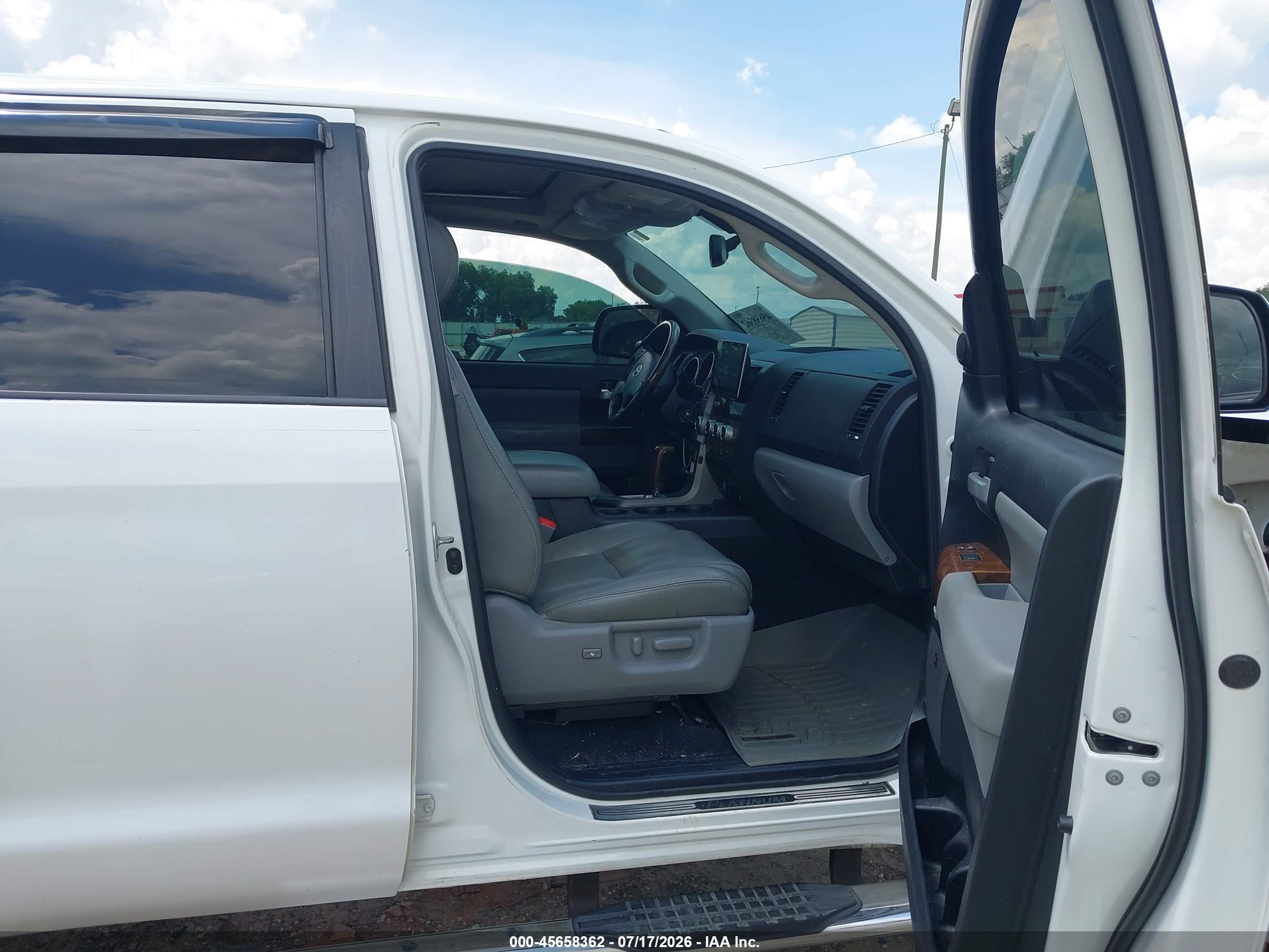 2012 Toyota Tundra Limited 5.7l V8 White vin: 5TFFY5F18CX125498