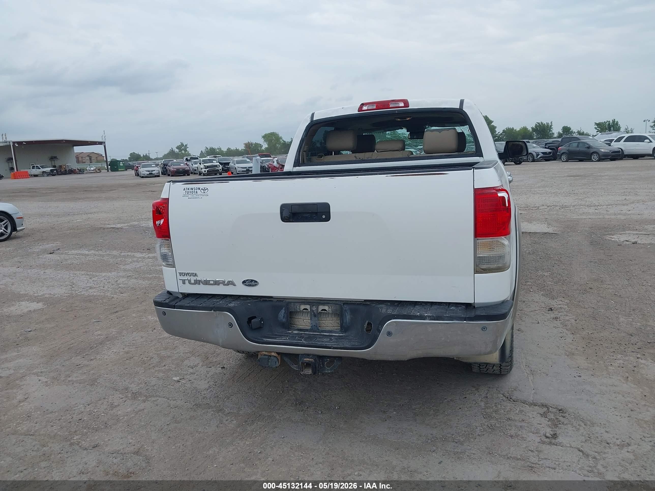 2010 Toyota Tundra Limited 5.7l V8 White vin: 5TFFY5F19AX089530