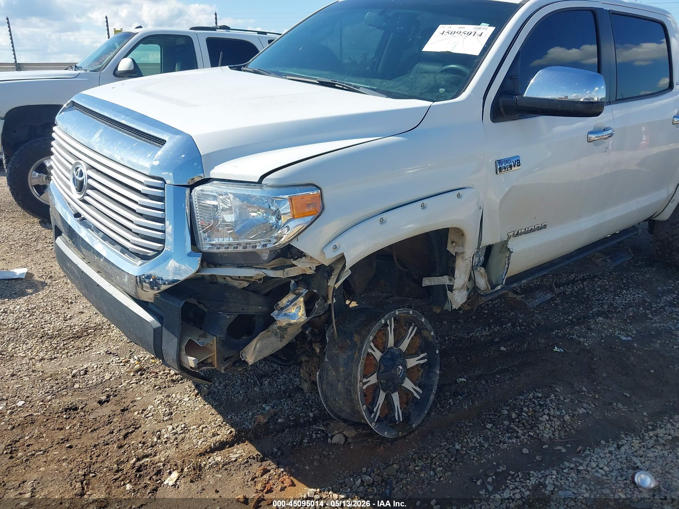 2014 Toyota Tundra Limited 5.7l V8 White vin: 5TFHW5F10EX387159
