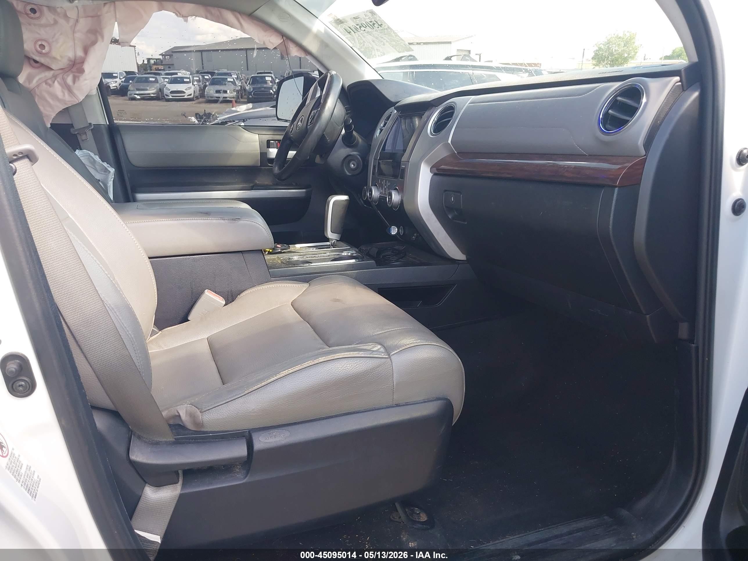 2014 Toyota Tundra Limited 5.7l V8 White vin: 5TFHW5F10EX387159