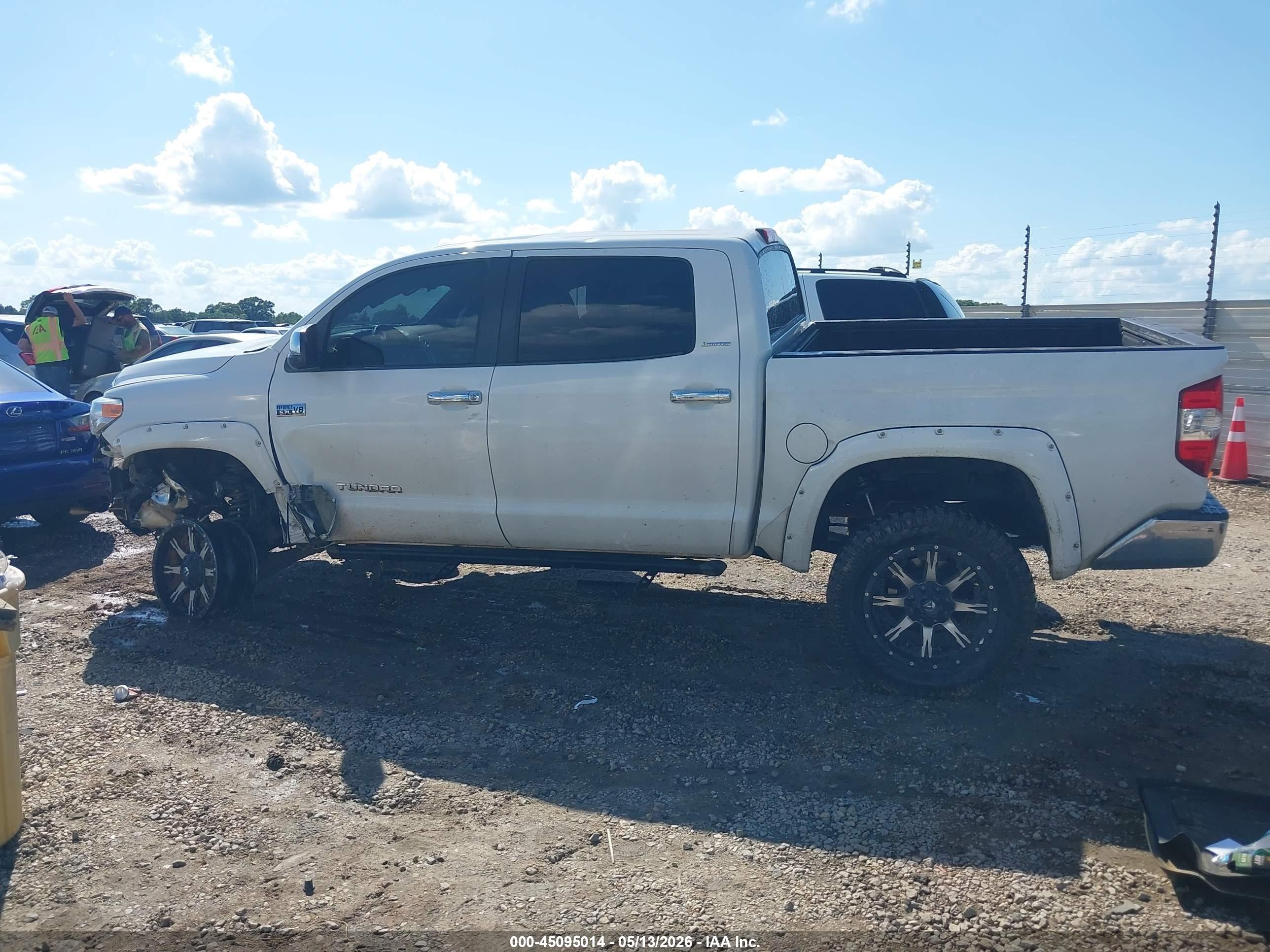 2014 Toyota Tundra Limited 5.7l V8 White vin: 5TFHW5F10EX387159