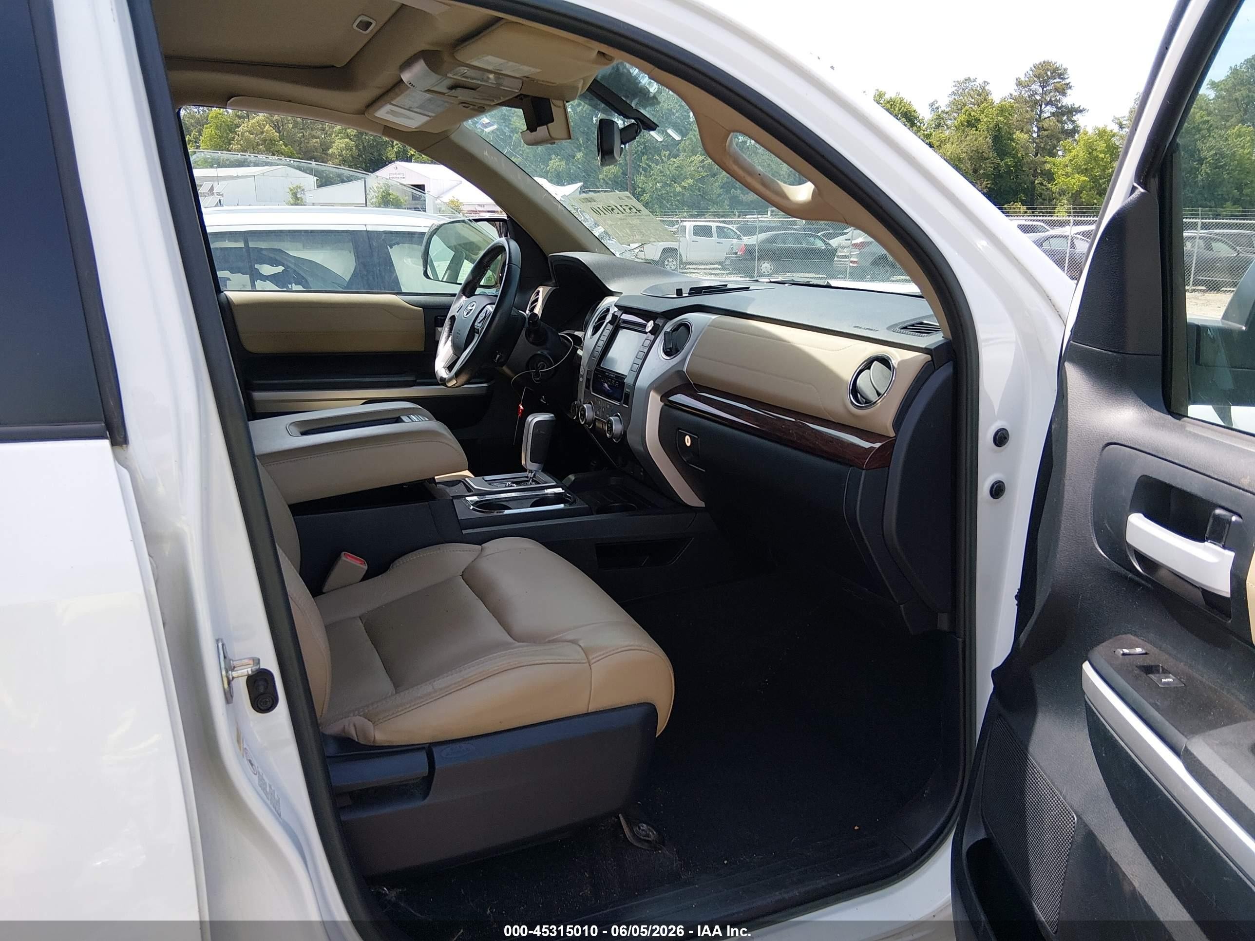 2016 Toyota Tundra Limited 5.7l V8 White vin: 5TFHW5F10GX577532