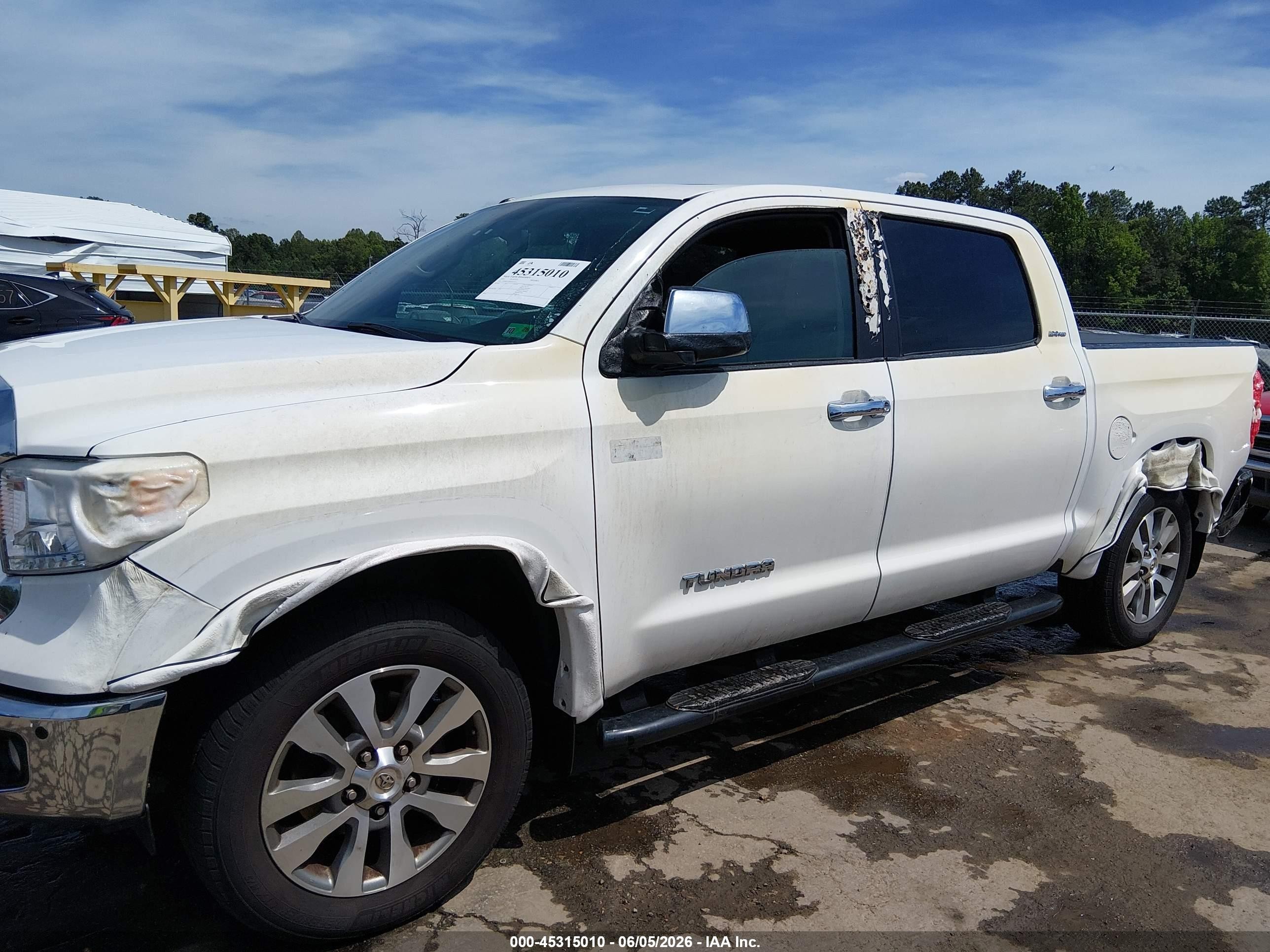 2016 Toyota Tundra Limited 5.7l V8 White vin: 5TFHW5F10GX577532