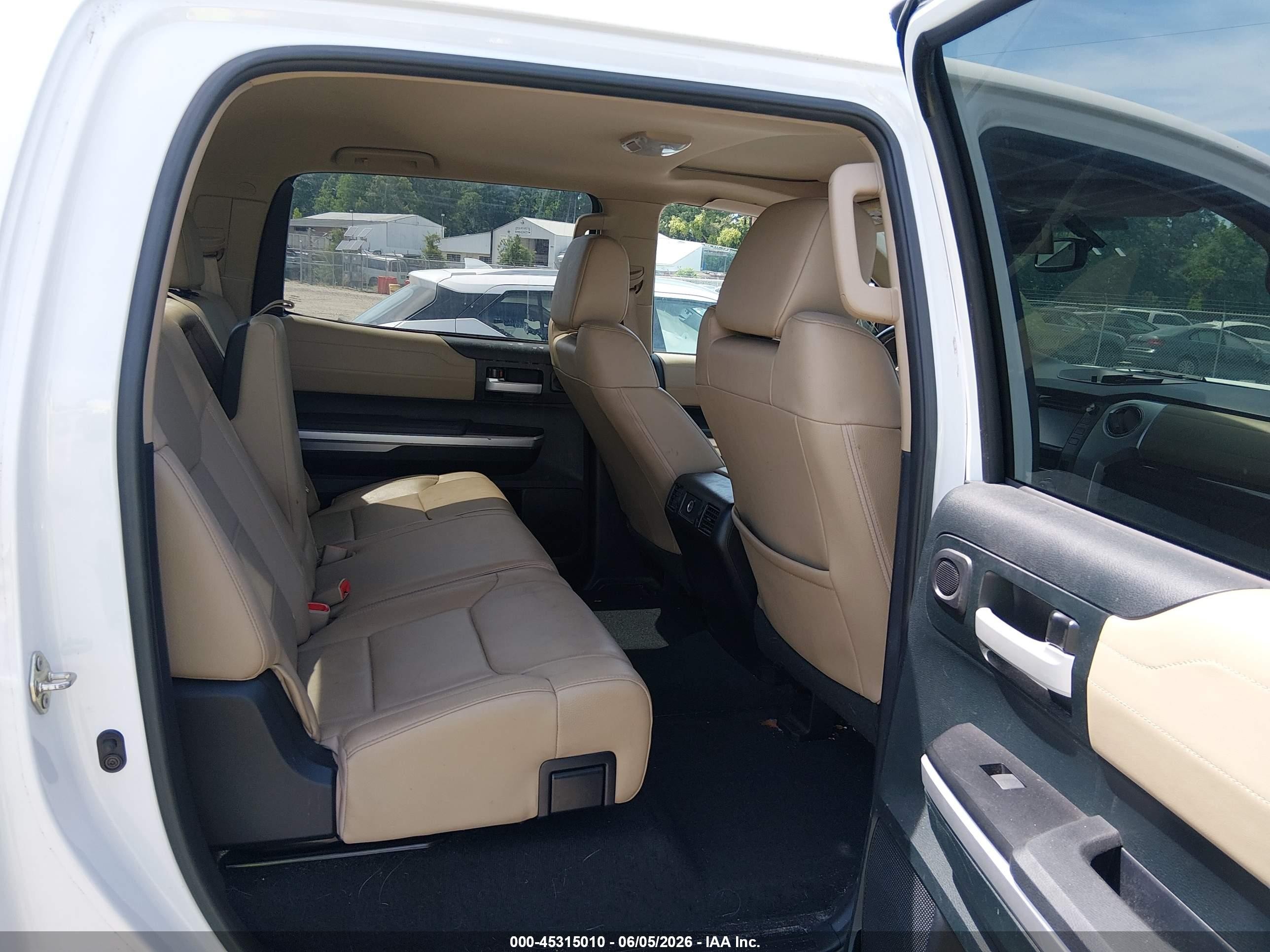 2016 Toyota Tundra Limited 5.7l V8 White vin: 5TFHW5F10GX577532