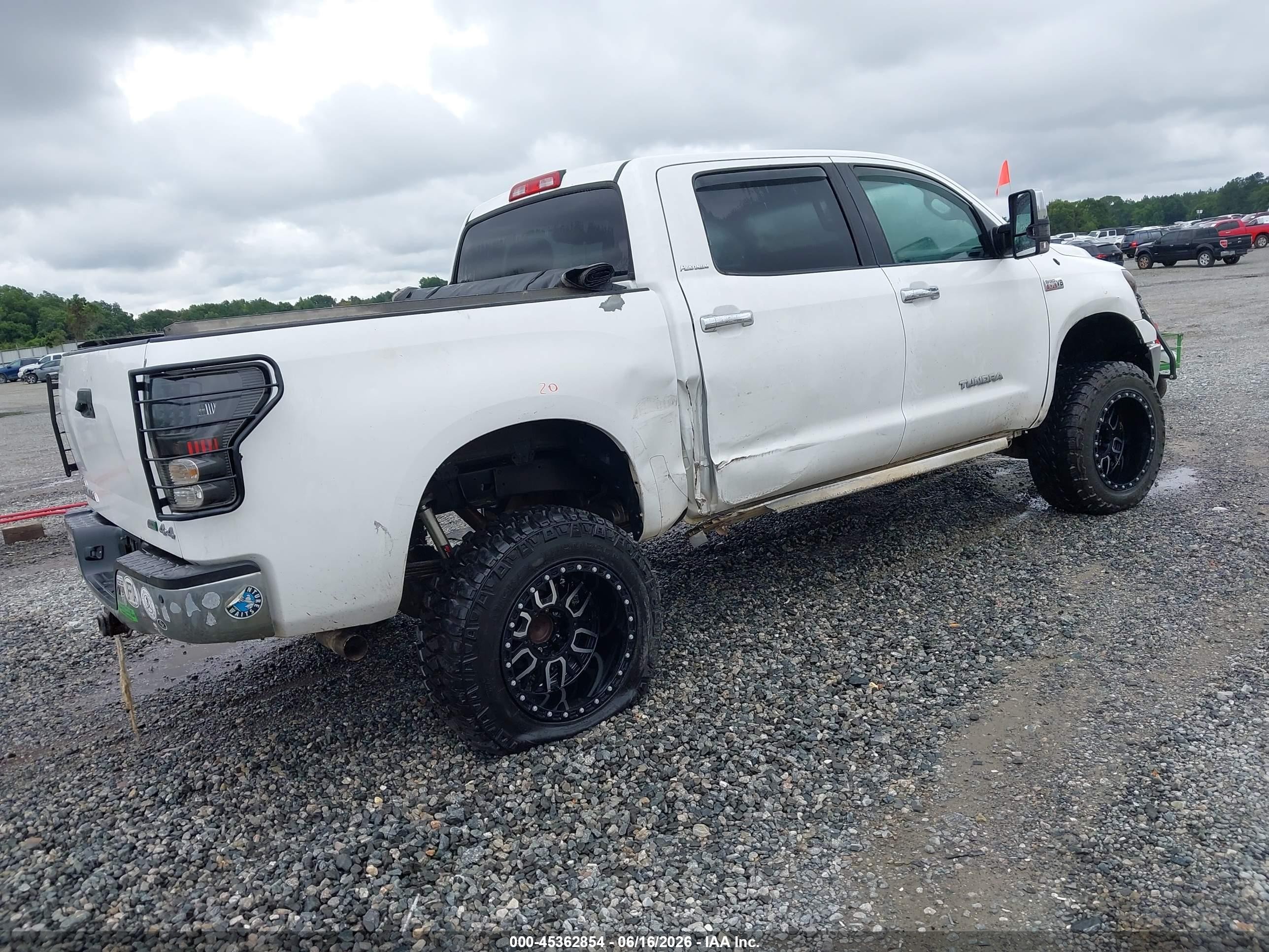 2012 Toyota Tundra Limited 5.7l V8 White vin: 5TFHW5F11CX248963