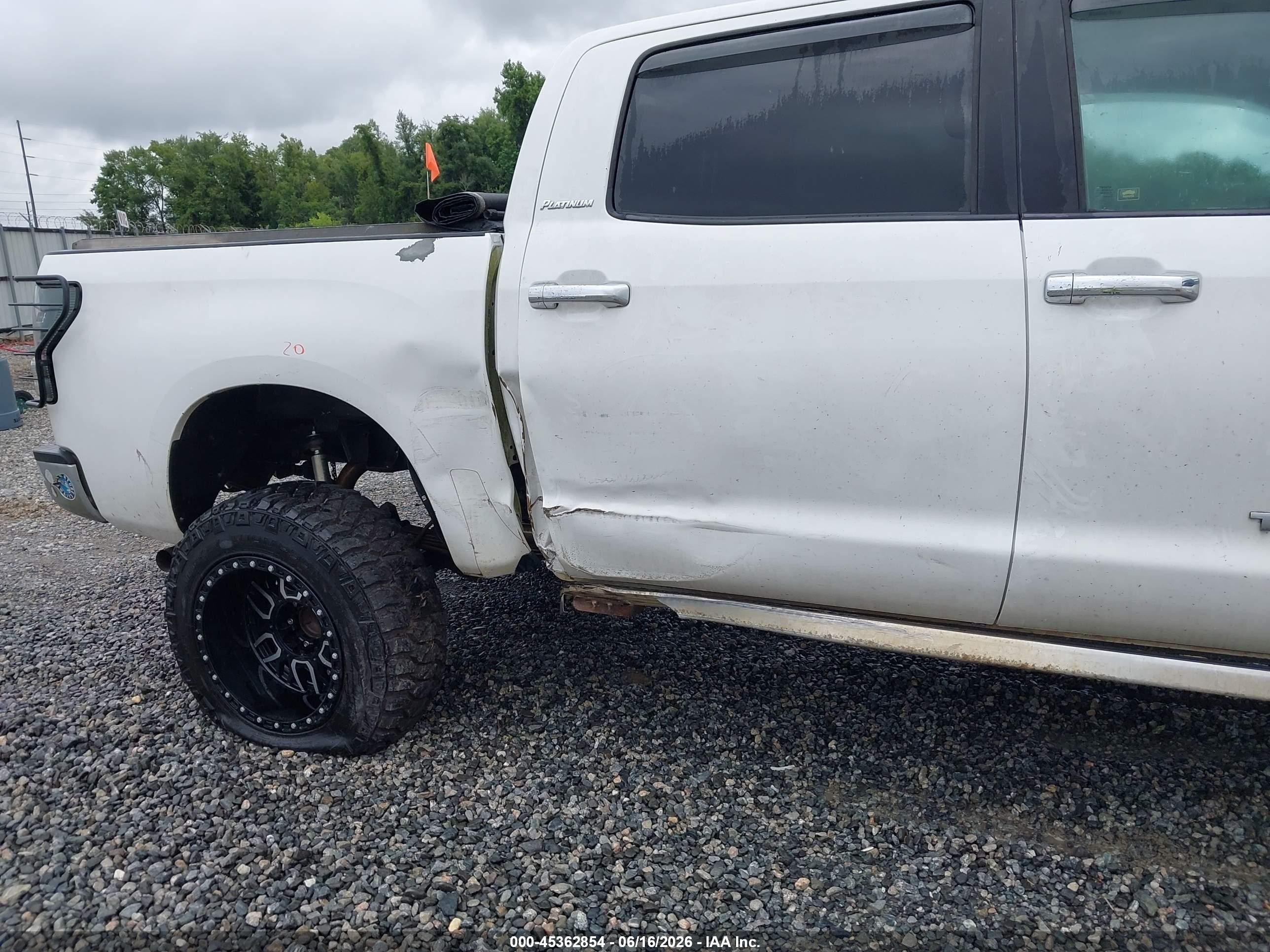 2012 Toyota Tundra Limited 5.7l V8 White vin: 5TFHW5F11CX248963