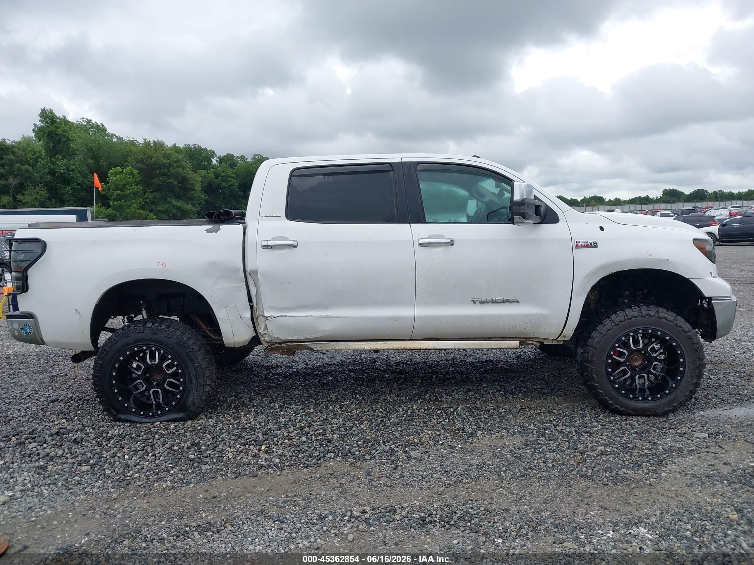 2012 Toyota Tundra Limited 5.7l V8 White vin: 5TFHW5F11CX248963