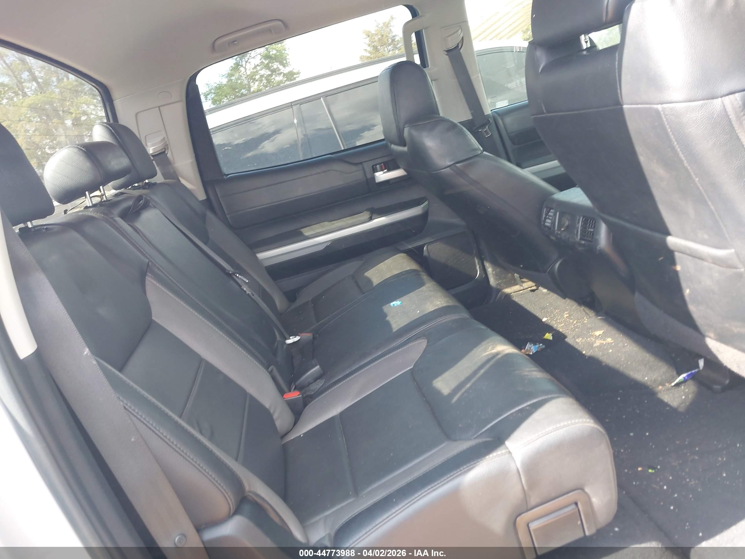 2018 Toyota Tundra Limited 5.7l V8 Silver vin: 5TFHW5F11JX704361