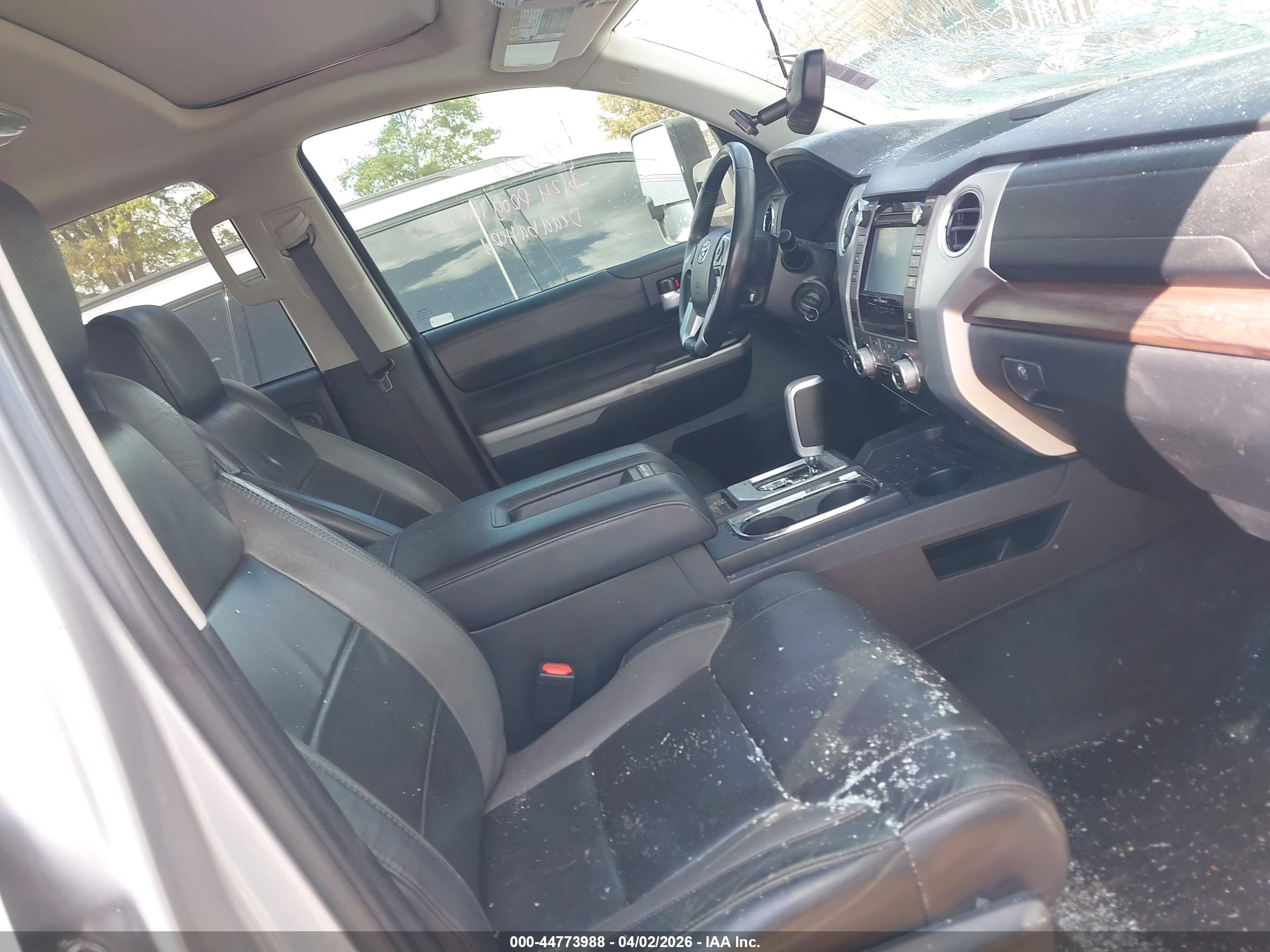 2018 Toyota Tundra Limited 5.7l V8 Silver vin: 5TFHW5F11JX704361