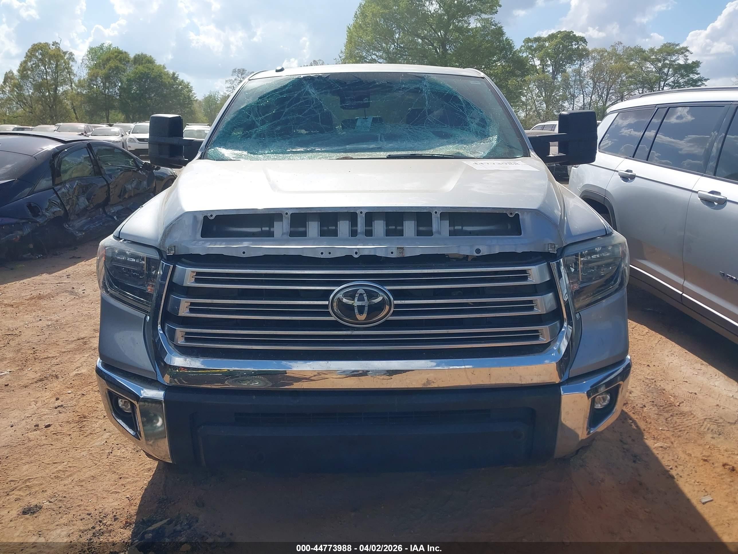 2018 Toyota Tundra Limited 5.7l V8 Silver vin: 5TFHW5F11JX704361