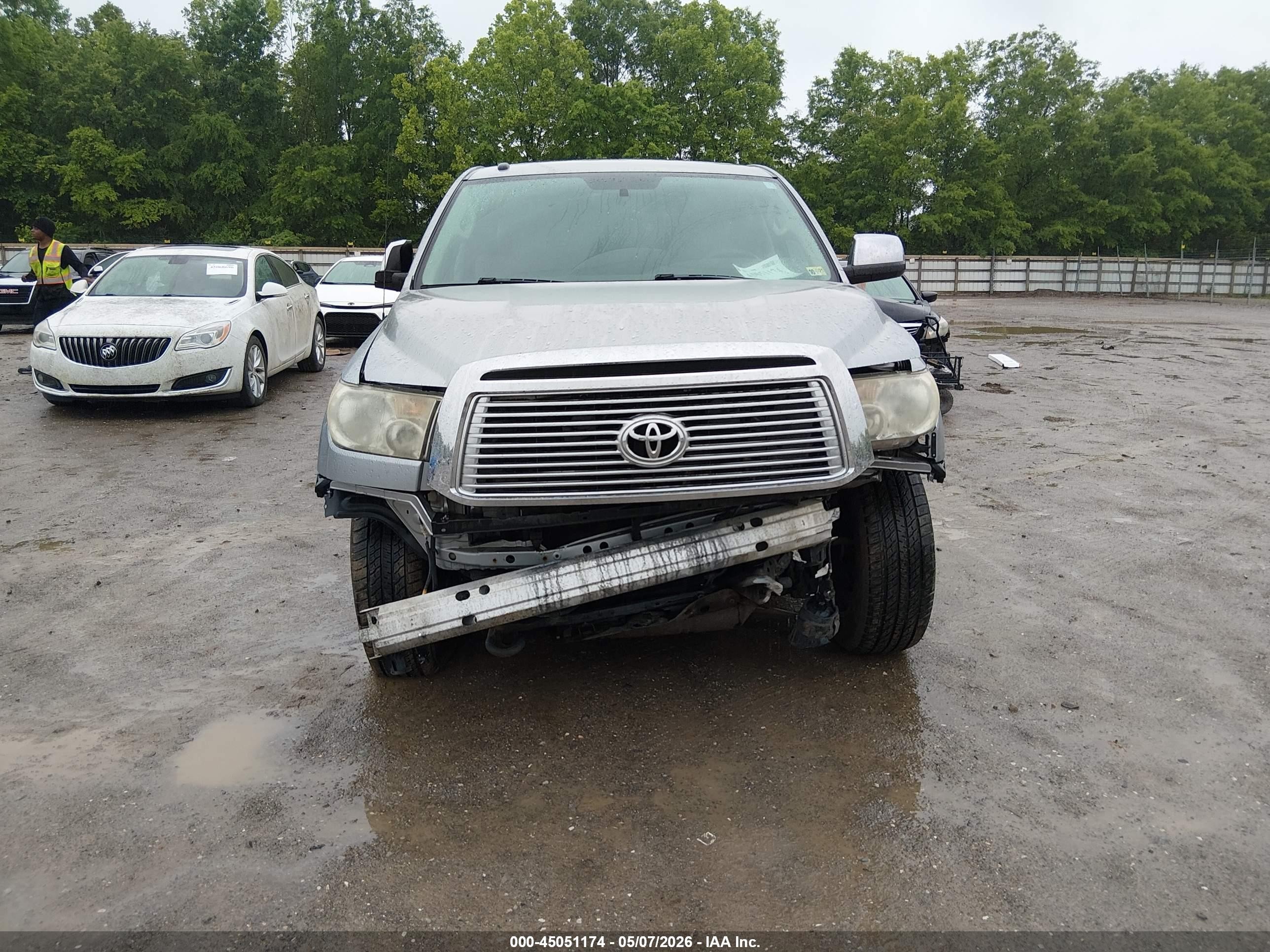 2011 Toyota Tundra Limited 5.7l V8 Серебряный vin: 5TFHW5F15BX174607