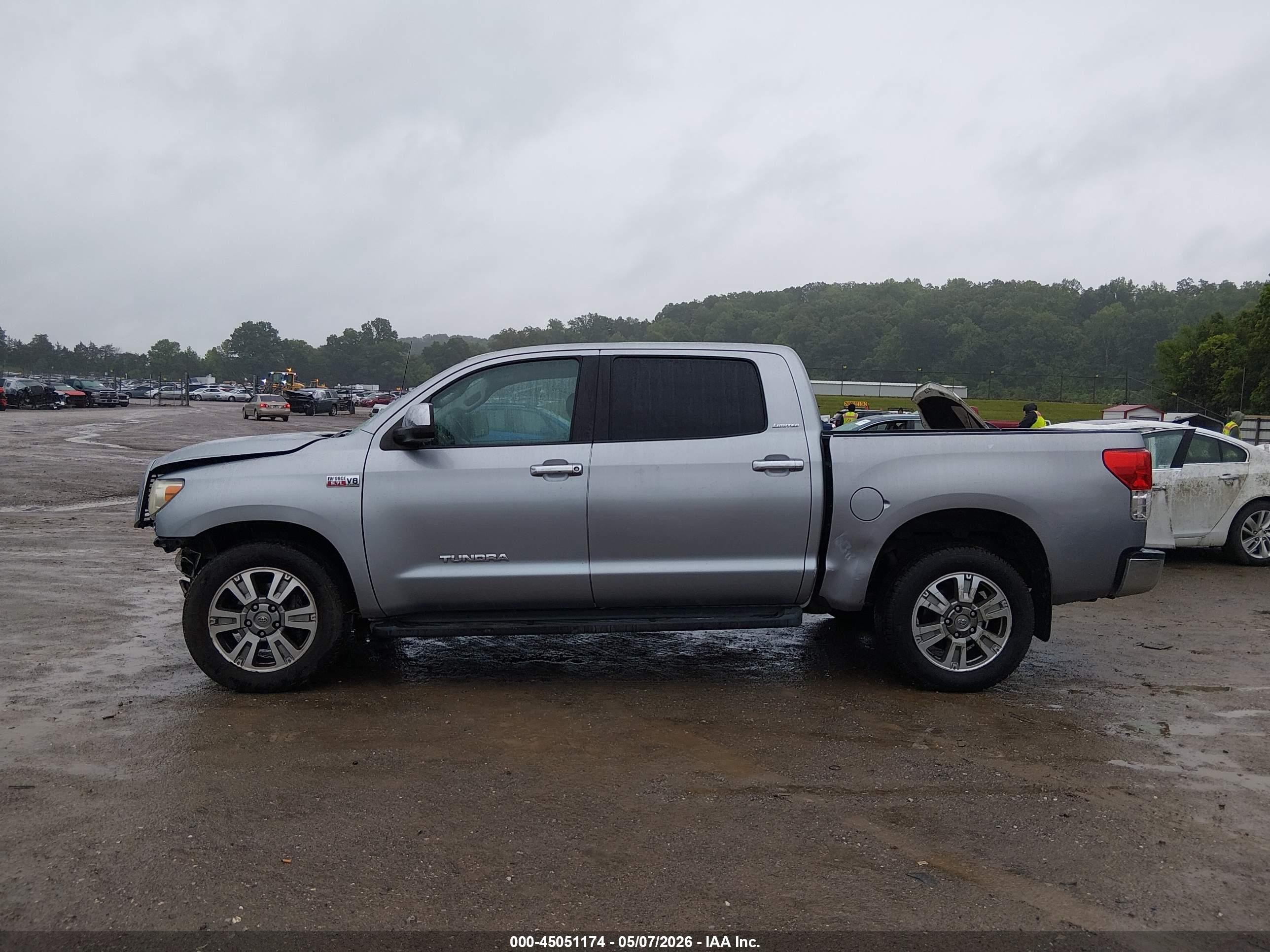 2011 Toyota Tundra Limited 5.7l V8 Серебряный vin: 5TFHW5F15BX174607