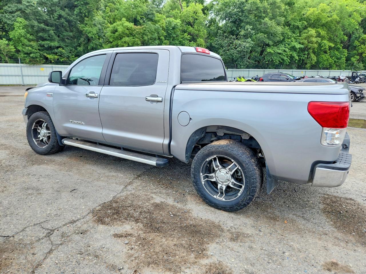 2011 Toyota Tundra Crewmax Limited Серебряный vin: 5TFHW5F17BX194924