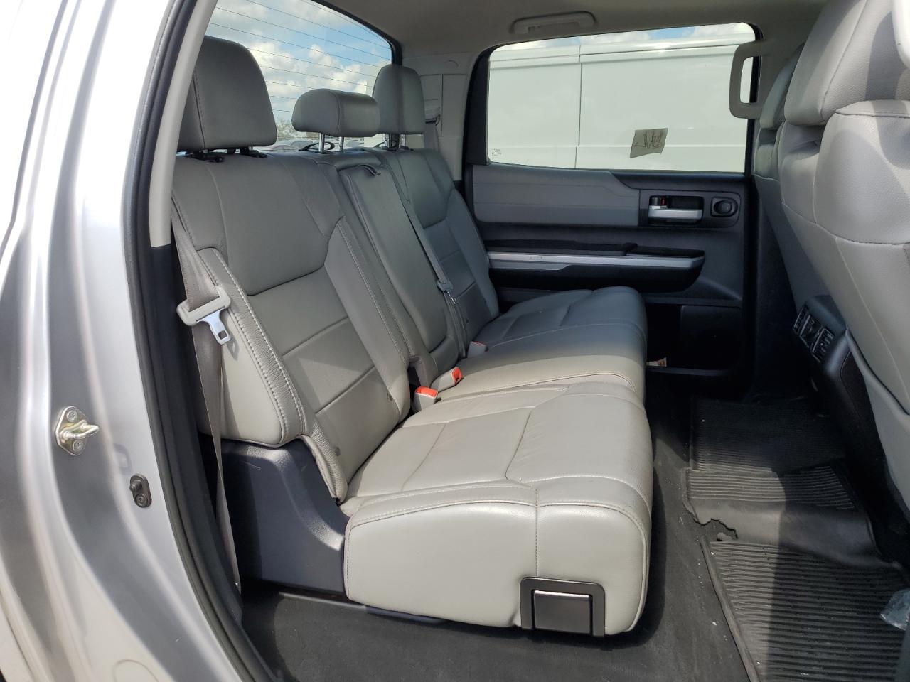 2015 Toyota Tundra Crewmax Limited Silver vin: 5TFHW5F18FX489780