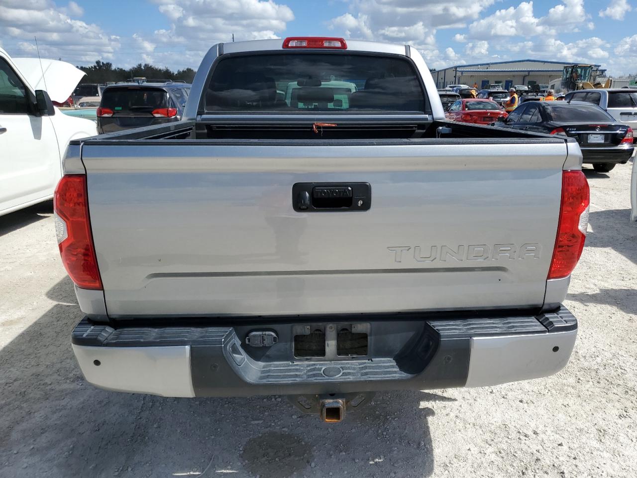 2015 Toyota Tundra Crewmax Limited Silver vin: 5TFHW5F18FX489780
