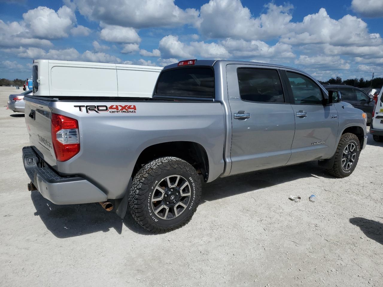 2015 Toyota Tundra Crewmax Limited Silver vin: 5TFHW5F18FX489780