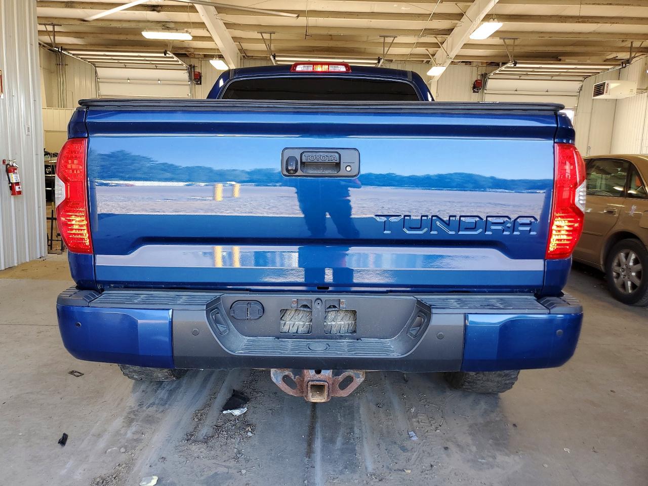 2015 Toyota Tundra Crewmax Limited Blue vin: 5TFHW5F19FX434092