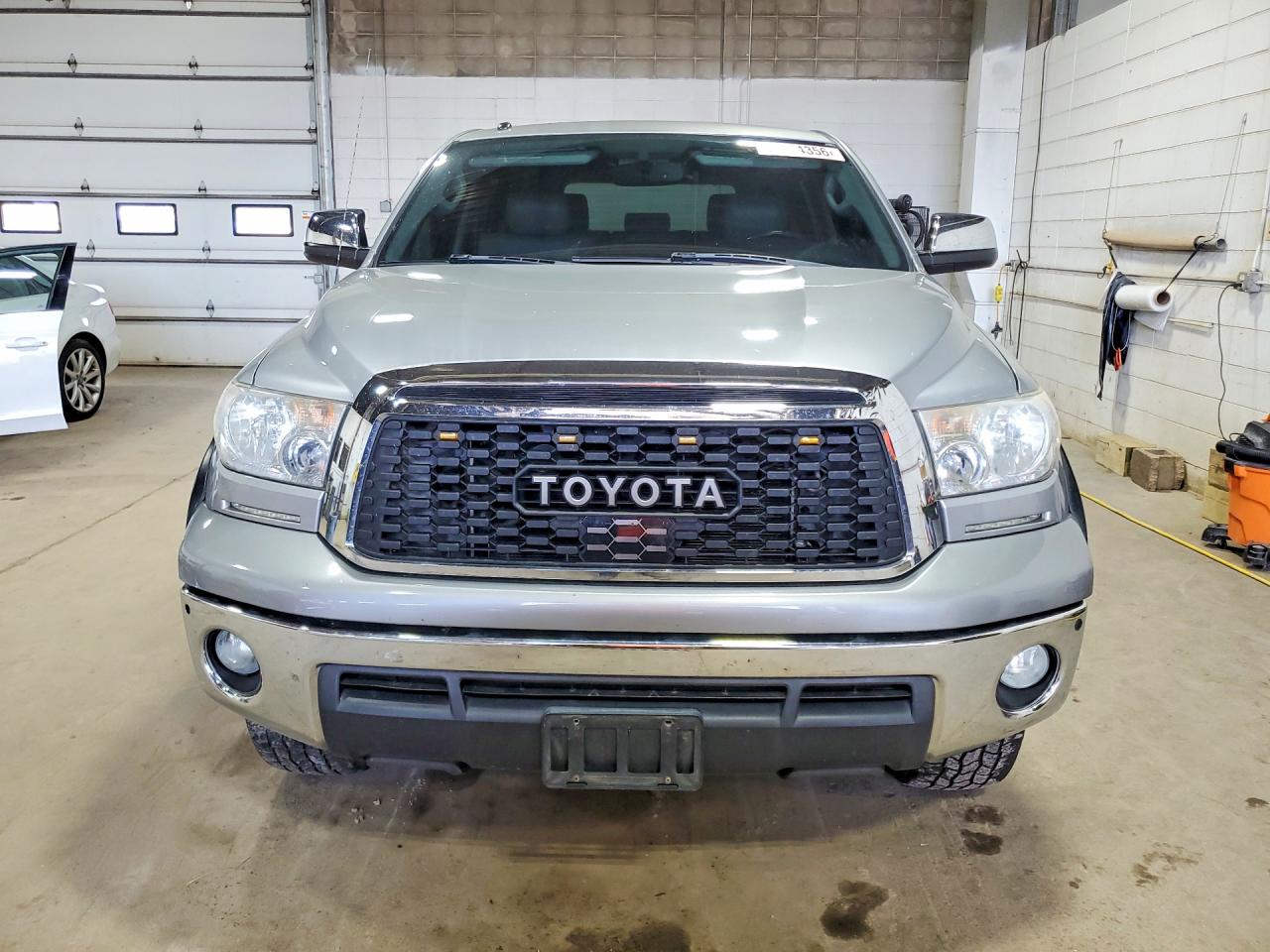 2011 Toyota Tundra Crewmax Limited Silver vin: 5TFHY5F16BX206023