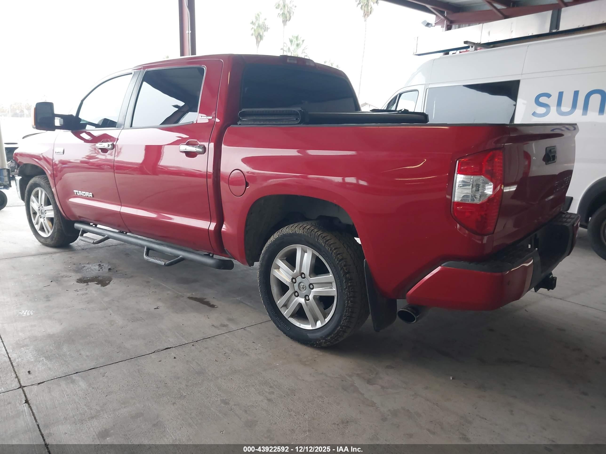 2019 Toyota Tundra Limited 5.7l V8 Red vin: 5TFHY5F16KX837578