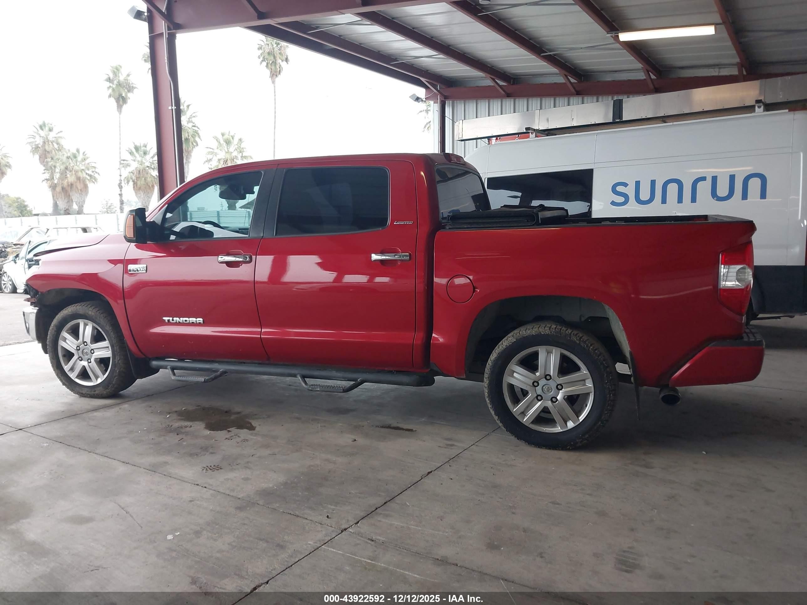 2019 Toyota Tundra Limited 5.7l V8 Red vin: 5TFHY5F16KX837578