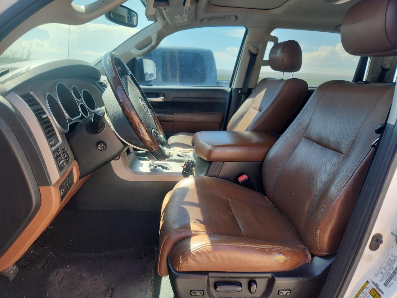 2012 Toyota Tundra Crewmax Limited Белый vin: 5TFHY5F18CX256536 Damage: Left Front Seat, Torn, 3 To 4 Inches