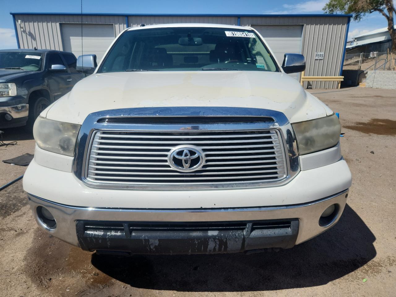 2012 Toyota Tundra Crewmax Limited Белый vin: 5TFHY5F18CX256536 Damage: Left Head Lamp, Faded, Repair Required