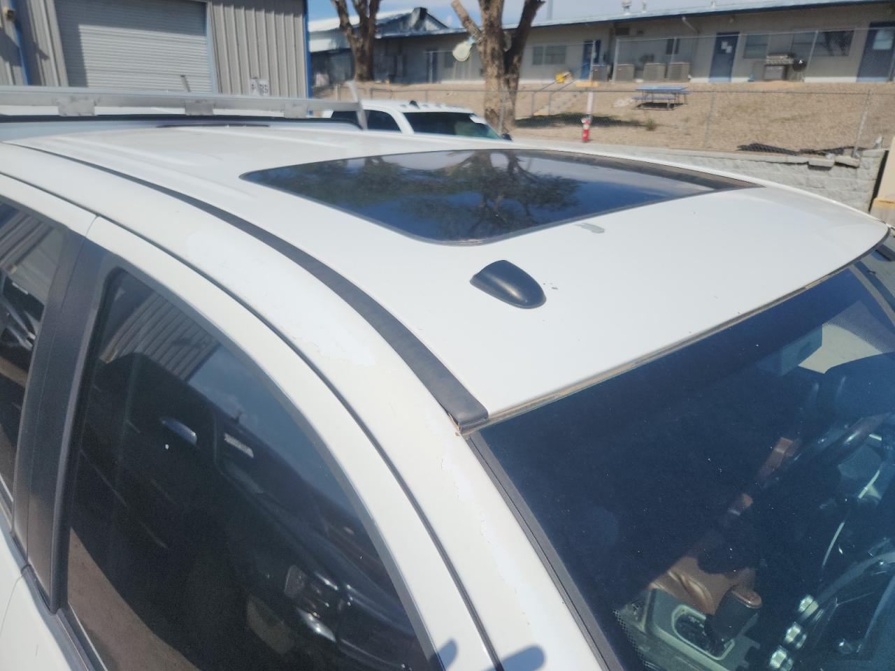 2012 Toyota Tundra Crewmax Limited Белый vin: 5TFHY5F18CX256536 Damage: Roof, Peeling, 1 To 2 Inches