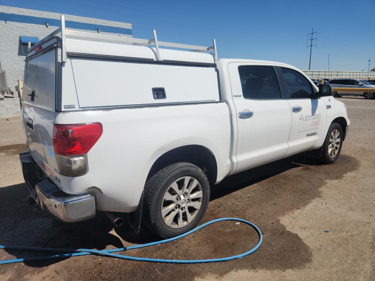 2012 Toyota Tundra Crewmax Limited Белый vin: 5TFHY5F18CX256536 Damage: Right Tail Light, Broken, Replacement Required