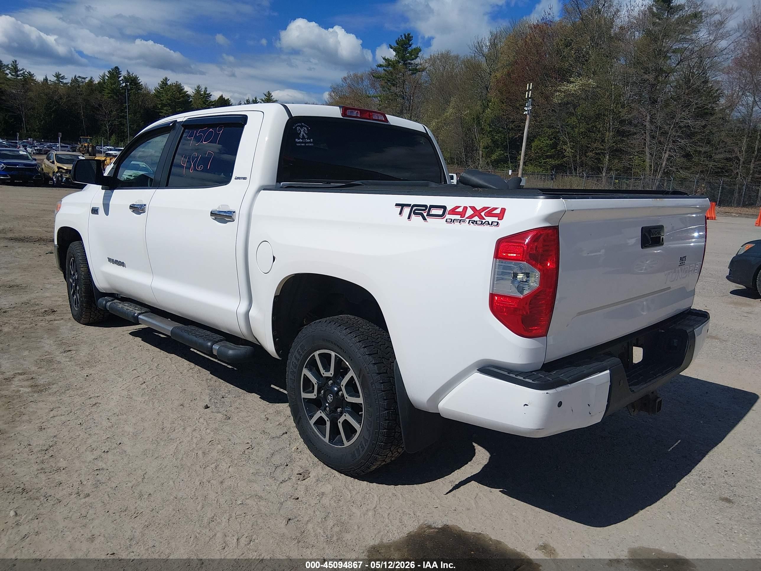 2015 Toyota Tundra Limited 5.7l V8 White vin: 5TFHY5F1XFX489287