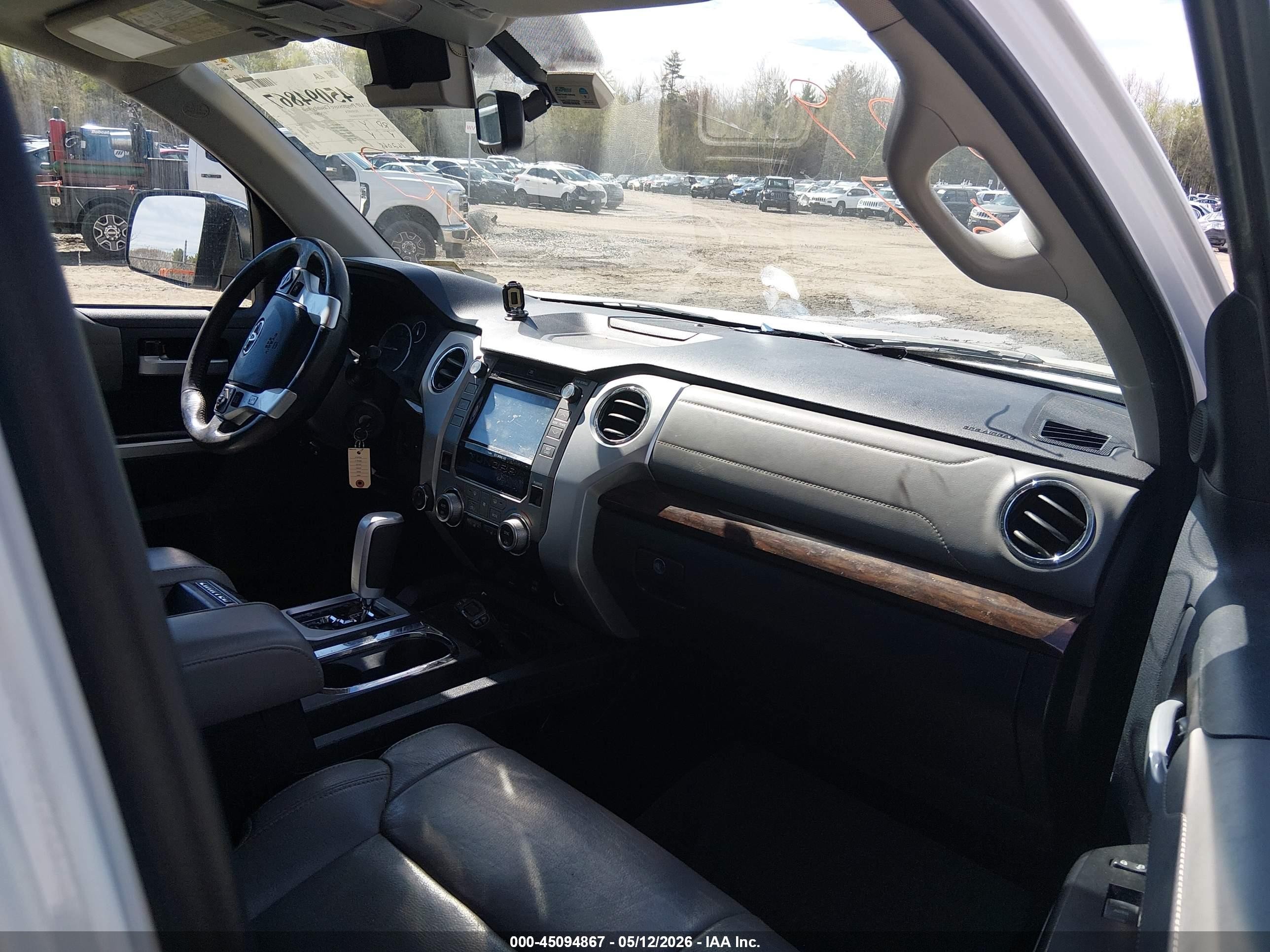 2015 Toyota Tundra Limited 5.7l V8 White vin: 5TFHY5F1XFX489287