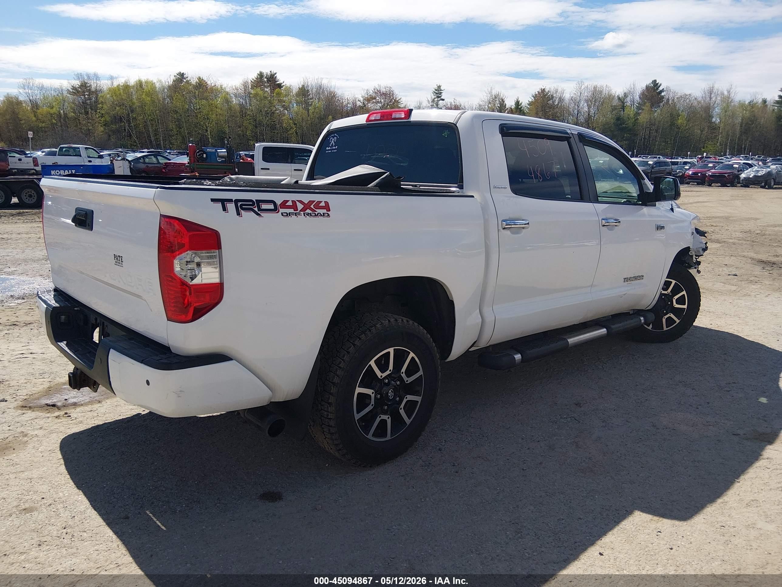2015 Toyota Tundra Limited 5.7l V8 White vin: 5TFHY5F1XFX489287