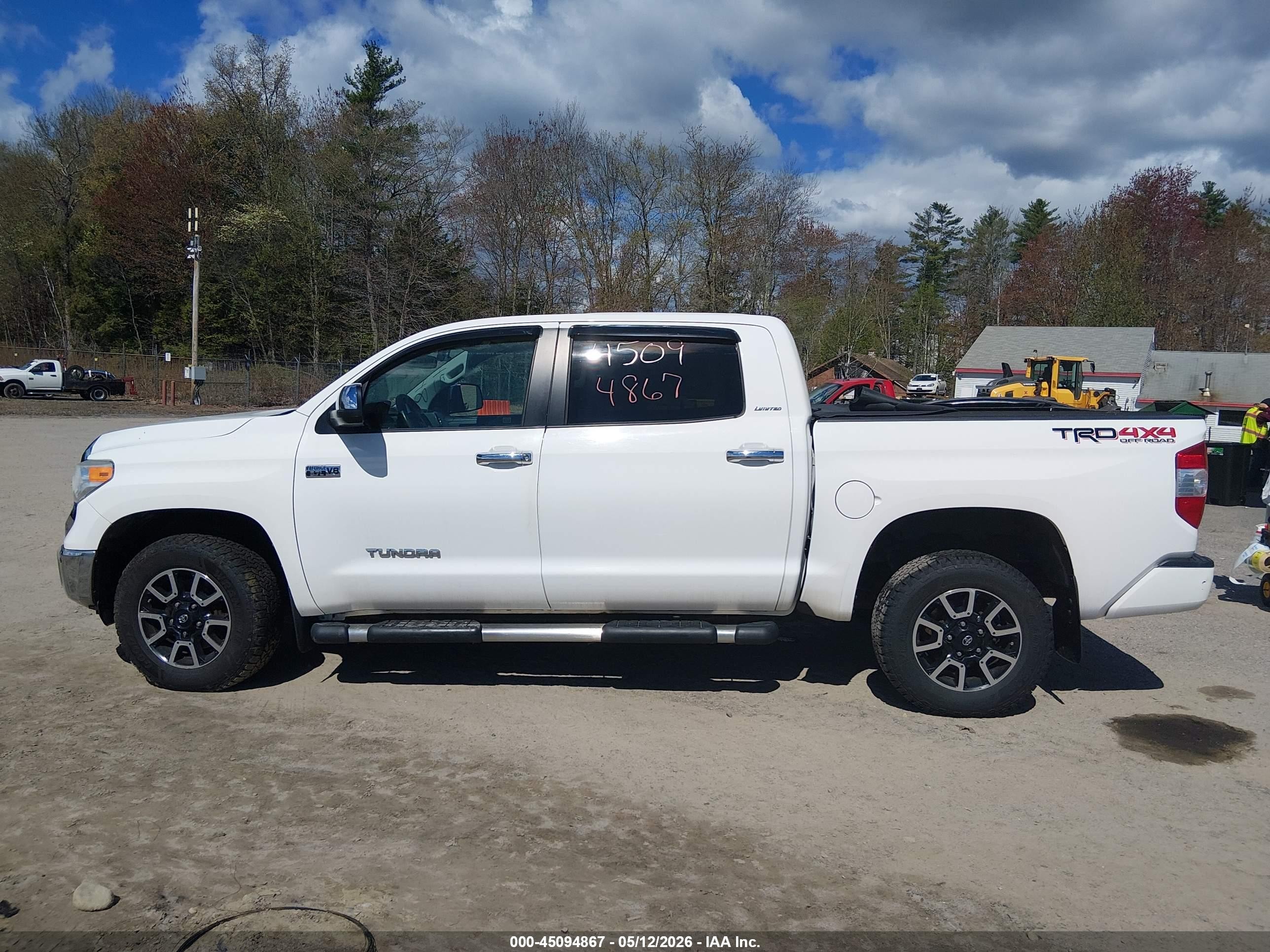 2015 Toyota Tundra Limited 5.7l V8 White vin: 5TFHY5F1XFX489287